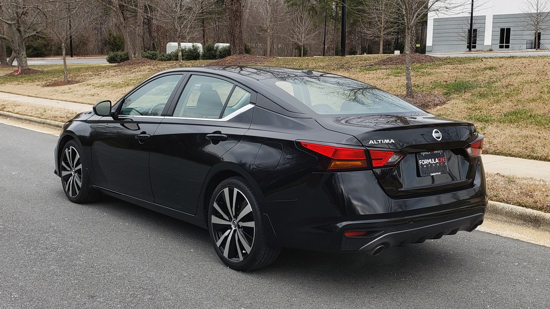 Used 2019 Nissan ALTIMA 2.5 SR PREMIUM / 2.5L / CVT TRANS / HTD STS / SUNROOF / REARVIEW for sale Sold at Formula Imports in Charlotte NC 28227 4