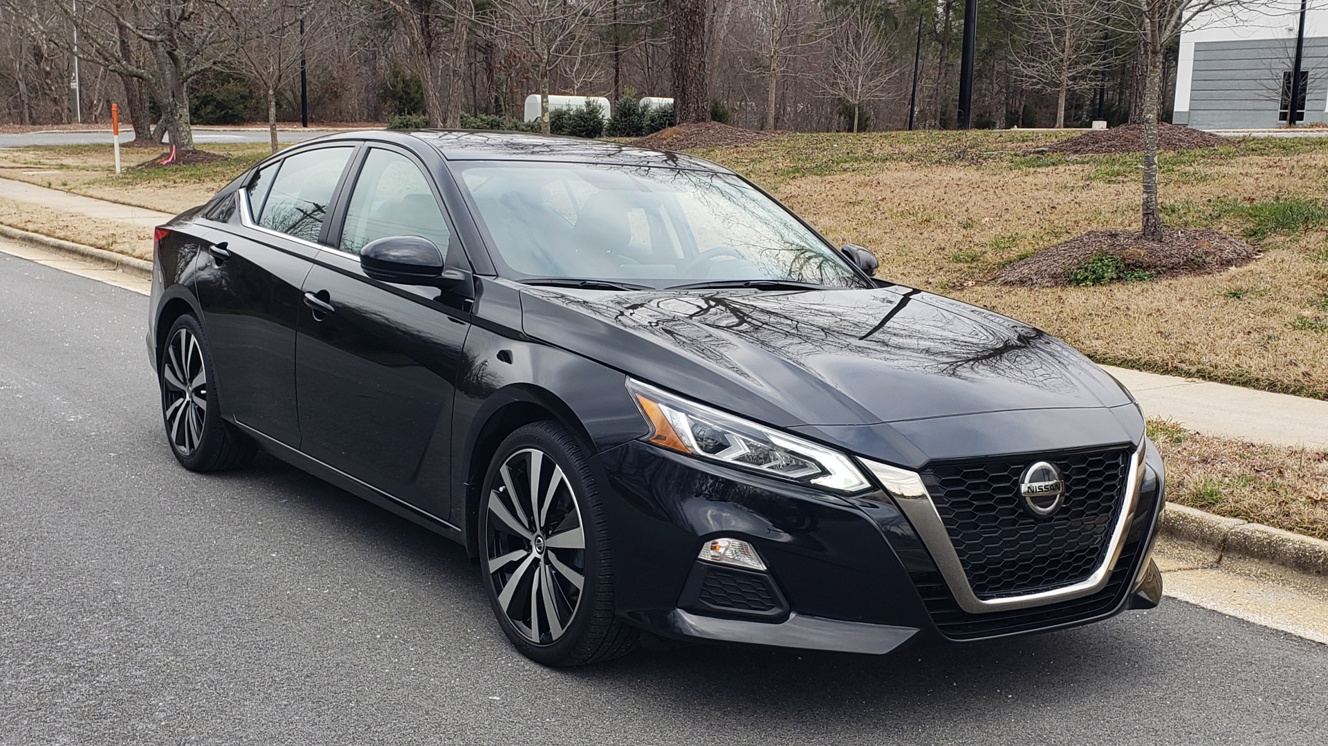 Used 2019 Nissan ALTIMA 2.5 SR PREMIUM / 2.5L / CVT TRANS / HTD STS / SUNROOF / REARVIEW for sale Sold at Formula Imports in Charlotte NC 28227 5