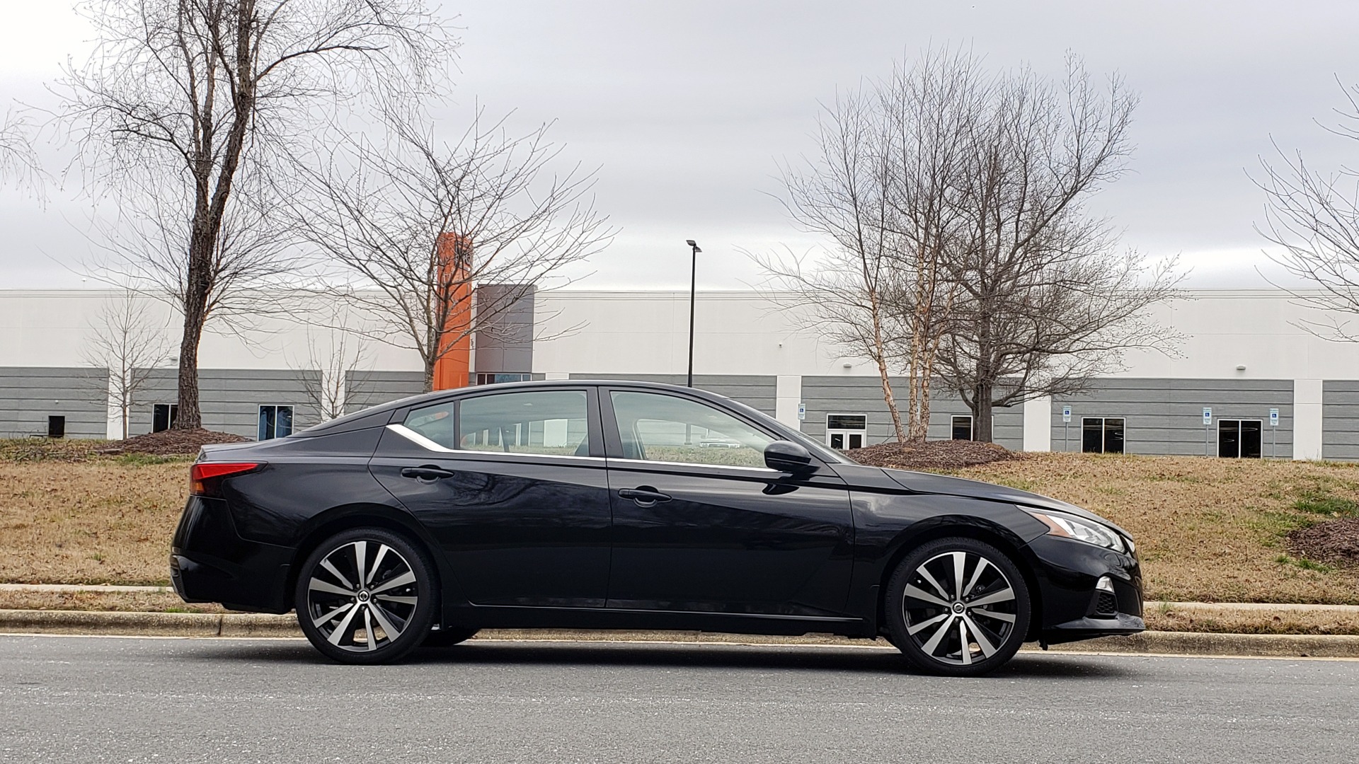Used 2019 Nissan ALTIMA 2.5 SR PREMIUM / 2.5L / CVT TRANS / HTD STS / SUNROOF / REARVIEW for sale Sold at Formula Imports in Charlotte NC 28227 6