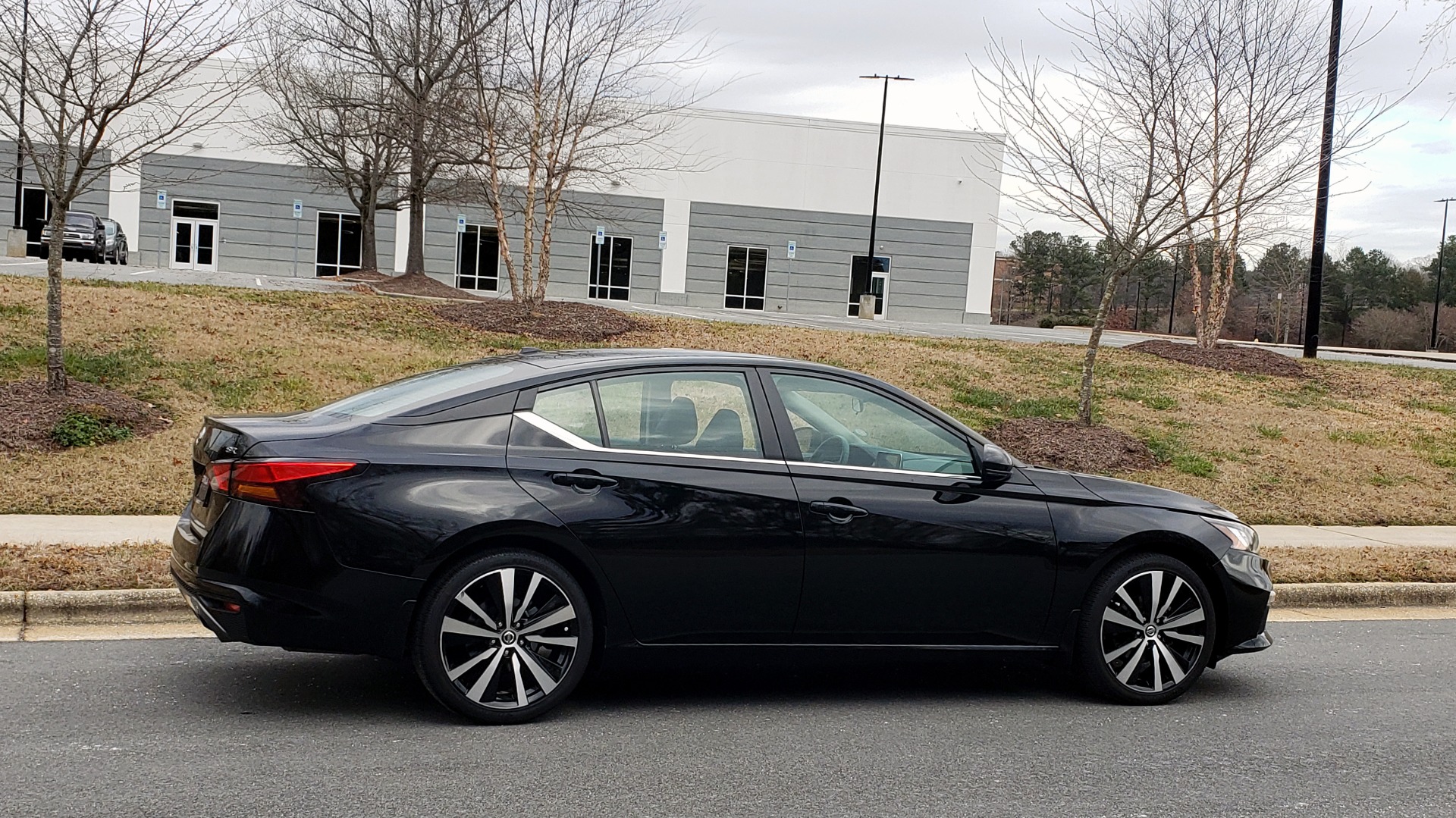 Used 2019 Nissan ALTIMA 2.5 SR PREMIUM / 2.5L / CVT TRANS / HTD STS / SUNROOF / REARVIEW for sale Sold at Formula Imports in Charlotte NC 28227 7