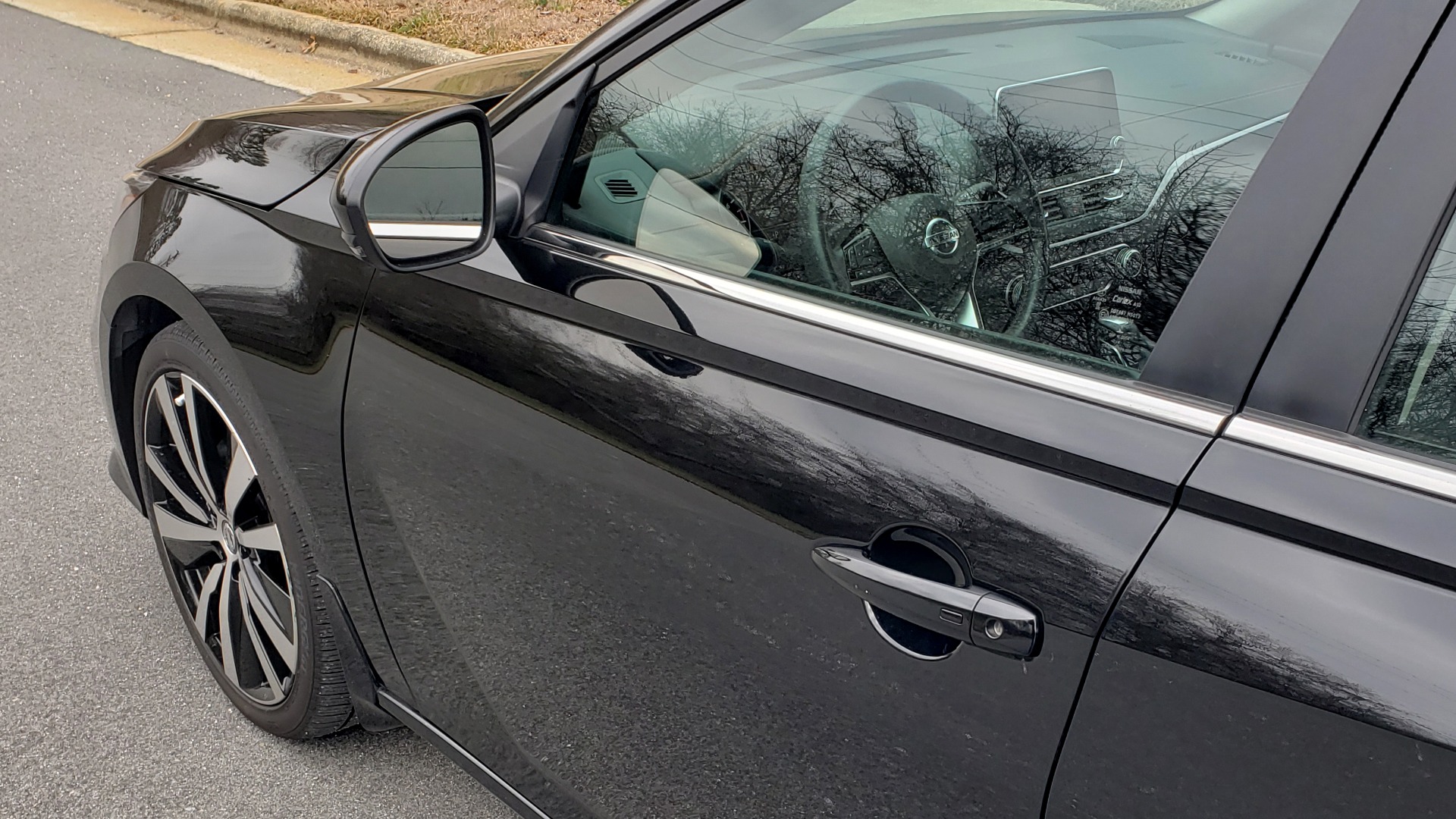 Used 2019 Nissan ALTIMA 2.5 SR PREMIUM / 2.5L / CVT TRANS / HTD STS / SUNROOF / REARVIEW for sale Sold at Formula Imports in Charlotte NC 28227 9