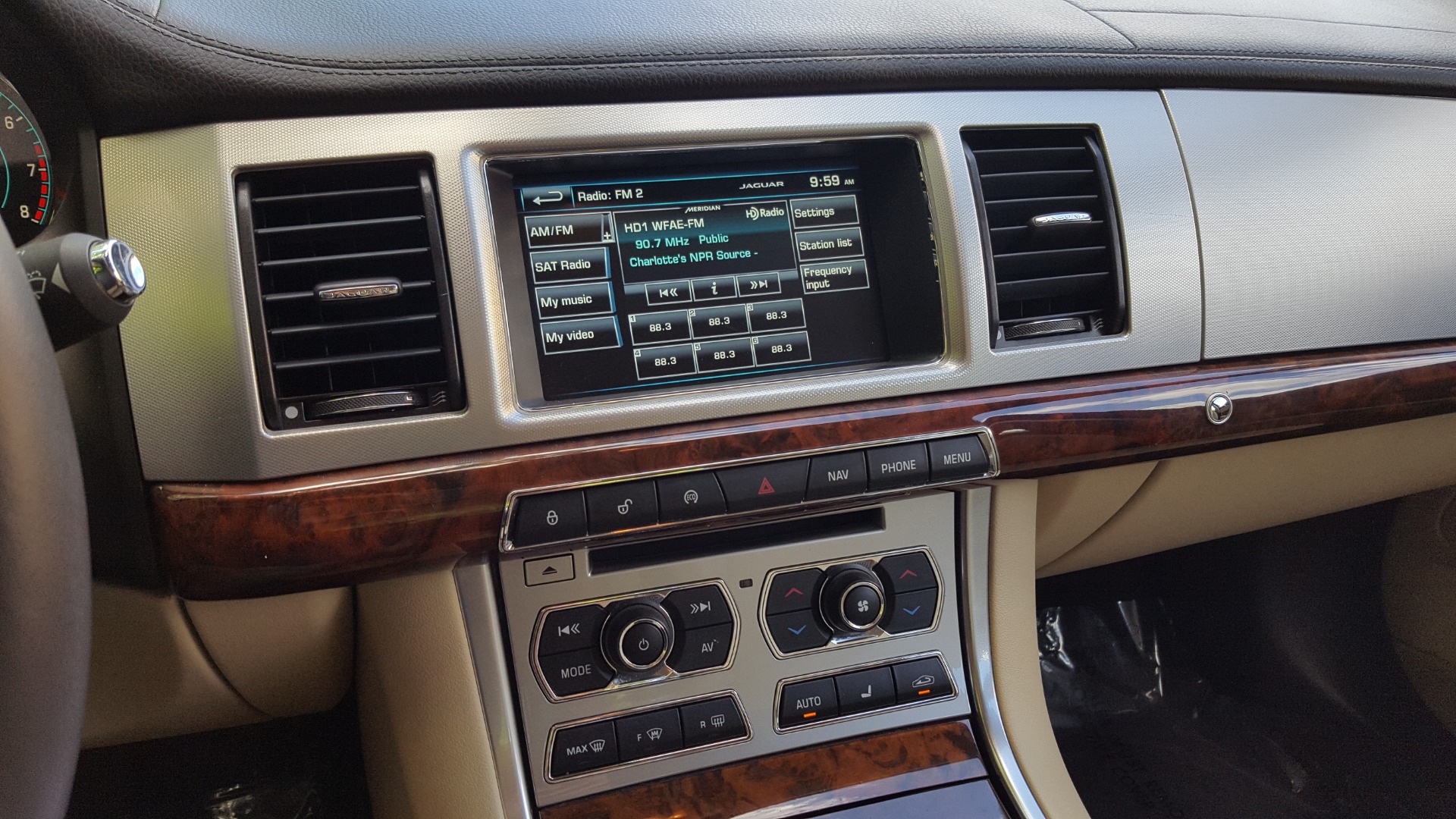 Used 2014 Jaguar XF V6 SC AWD PREMIUM / NAV / COLD CLIMATE PKG / VISION / REARVIEW for sale Sold at Formula Imports in Charlotte NC 28227 39