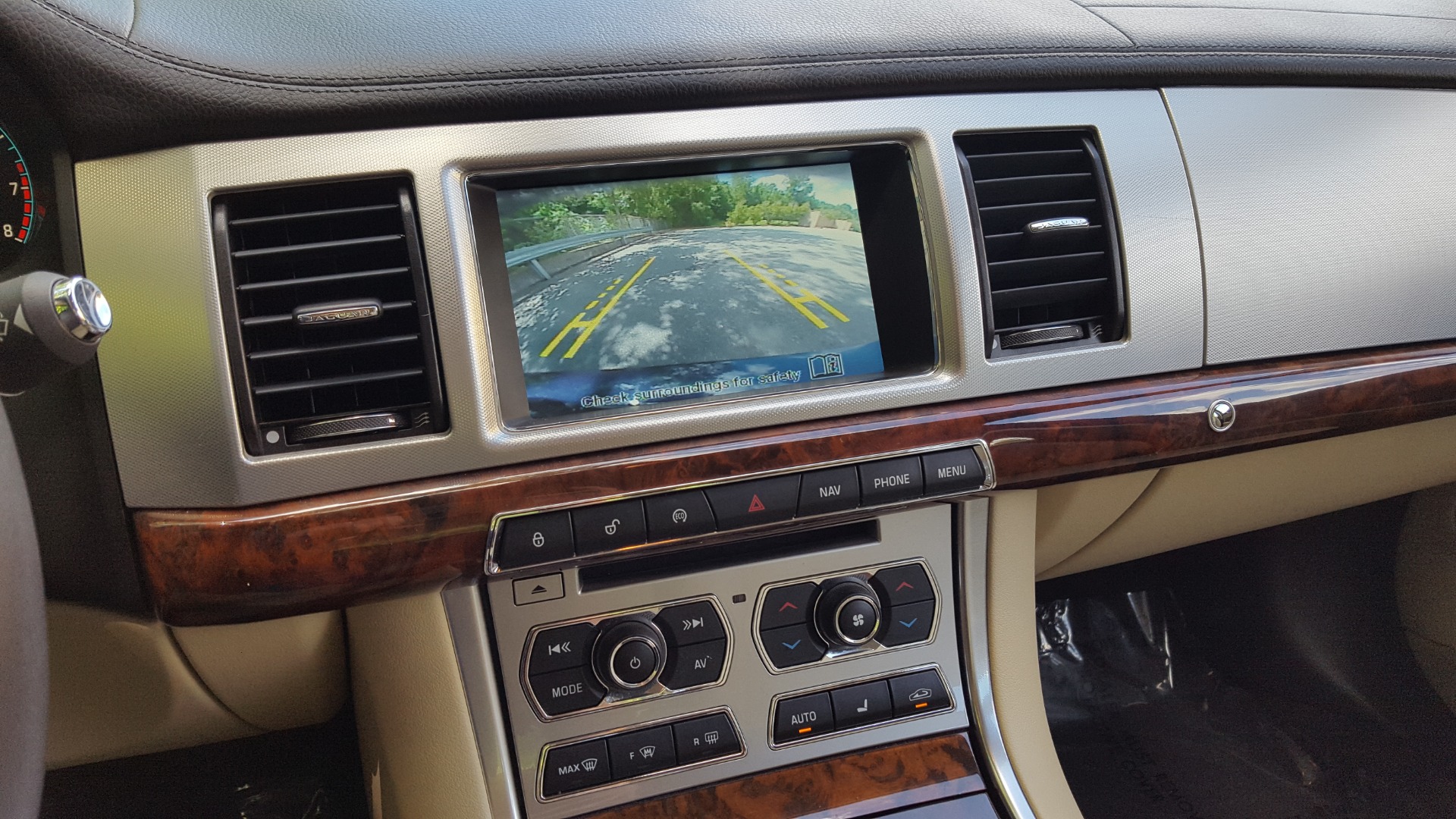 Used 2014 Jaguar XF V6 SC AWD PREMIUM / NAV / COLD CLIMATE PKG / VISION / REARVIEW for sale Sold at Formula Imports in Charlotte NC 28227 40