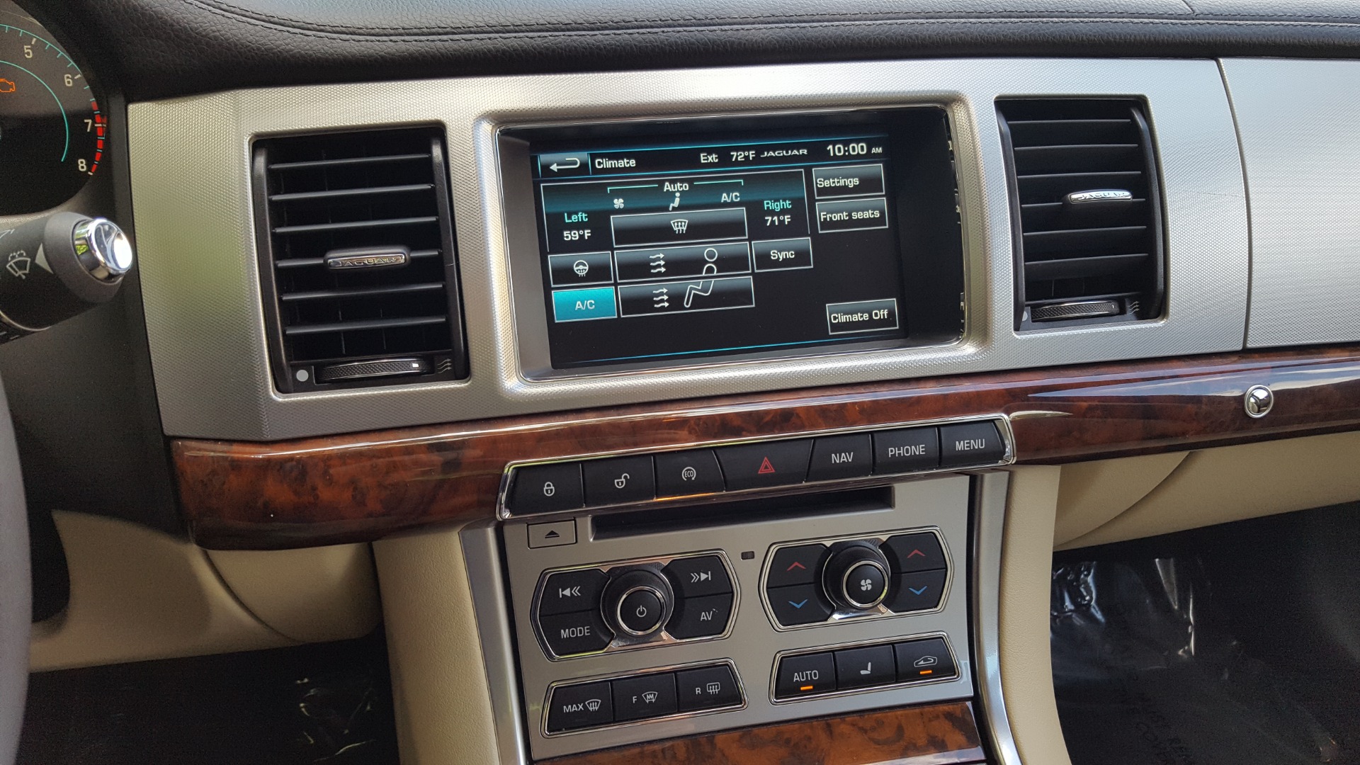 Used 2014 Jaguar XF V6 SC AWD PREMIUM / NAV / COLD CLIMATE PKG / VISION / REARVIEW for sale Sold at Formula Imports in Charlotte NC 28227 42