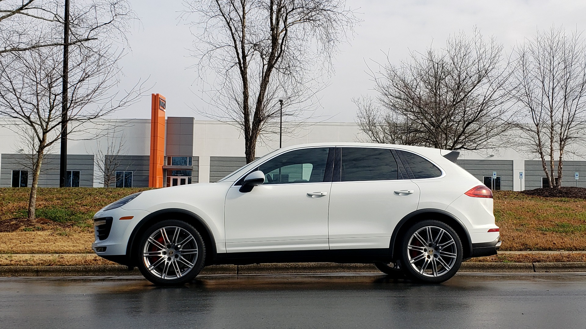 Used 2015 Porsche CAYENNE TURBO V8 / PREMIUM / NAV / SUNROOF / PARK ASSIST / LCA / REARVIEW for sale Sold at Formula Imports in Charlotte NC 28227 3