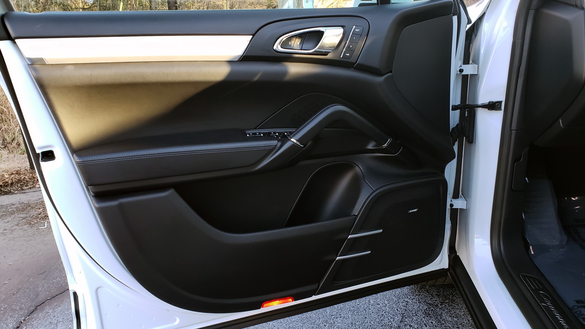 Used 2015 Porsche CAYENNE TURBO V8 / PREMIUM / NAV / SUNROOF / PARK ASSIST / LCA / REARVIEW for sale Sold at Formula Imports in Charlotte NC 28227 52