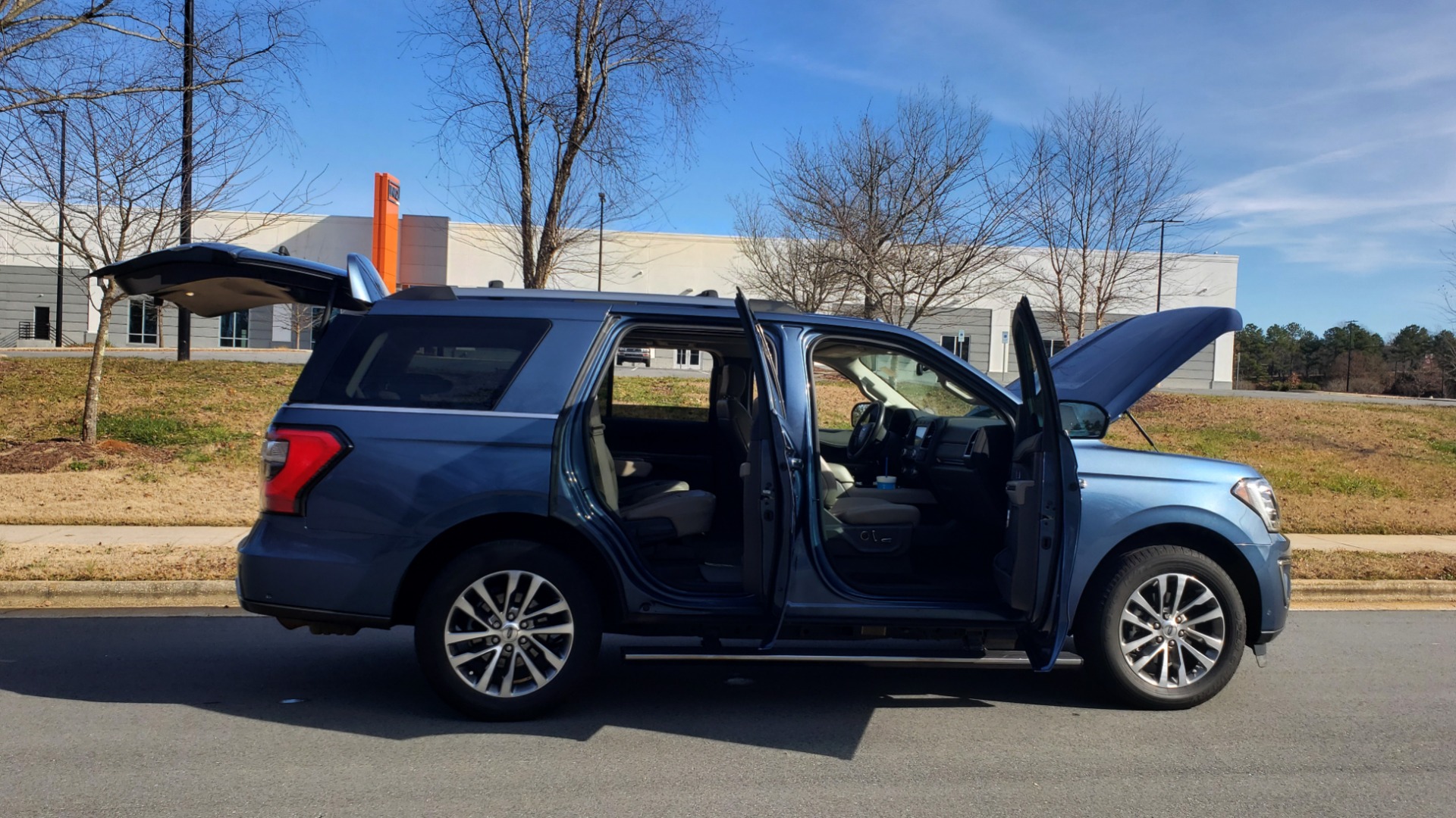 Used 2018 Ford EXPEDITION LIMITED 4X4 / NAV / PANO-ROOF / 3-ROW / DRVR ASST / REARVIEW for sale Sold at Formula Imports in Charlotte NC 28227 11