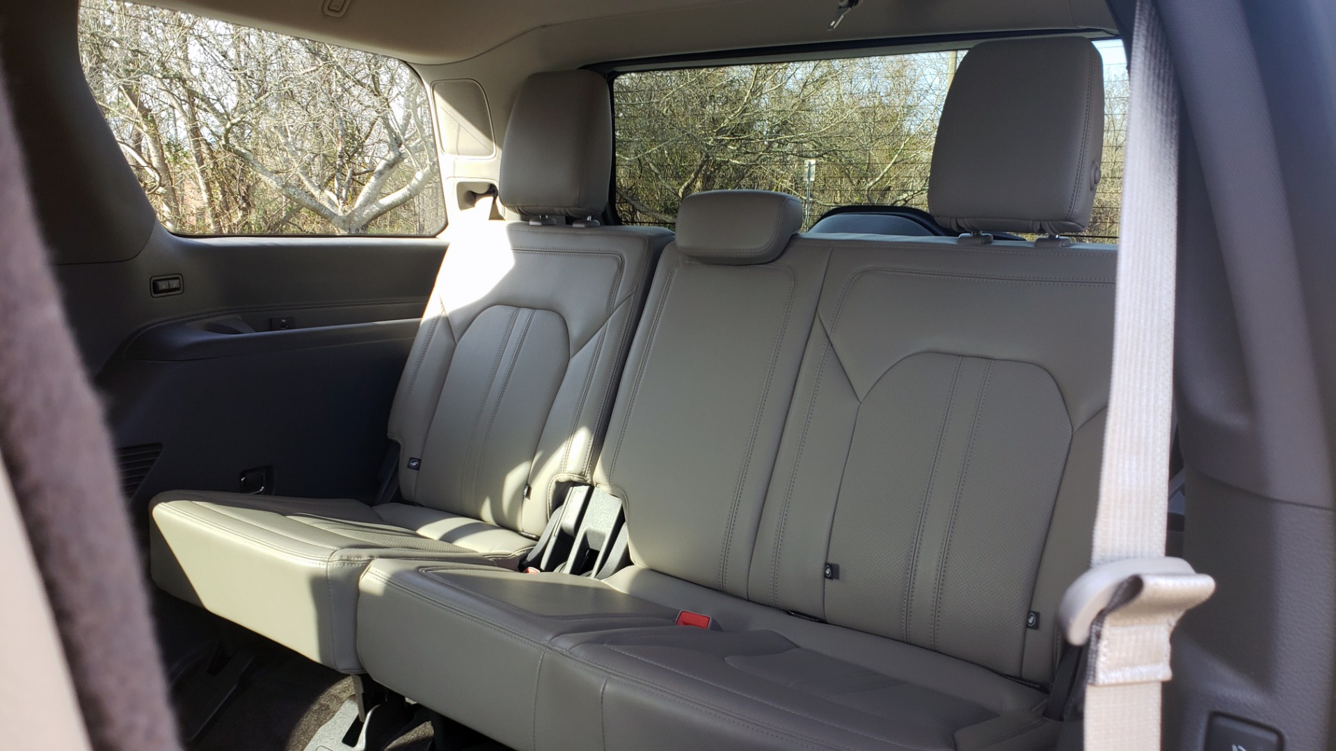Used 2018 Ford EXPEDITION LIMITED 4X4 / NAV / PANO-ROOF / 3-ROW / DRVR ASST / REARVIEW for sale Sold at Formula Imports in Charlotte NC 28227 25