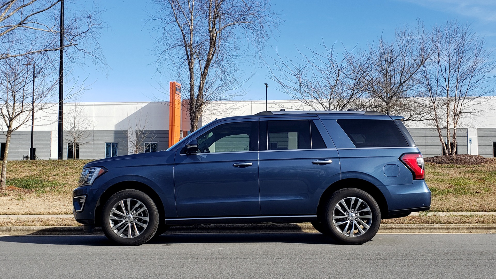 Used 2018 Ford EXPEDITION LIMITED 4X4 / NAV / PANO-ROOF / 3-ROW / DRVR ASST / REARVIEW for sale Sold at Formula Imports in Charlotte NC 28227 3