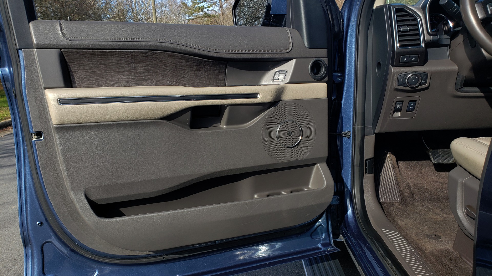 Used 2018 Ford EXPEDITION LIMITED 4X4 / NAV / PANO-ROOF / 3-ROW / DRVR ASST / REARVIEW for sale Sold at Formula Imports in Charlotte NC 28227 46