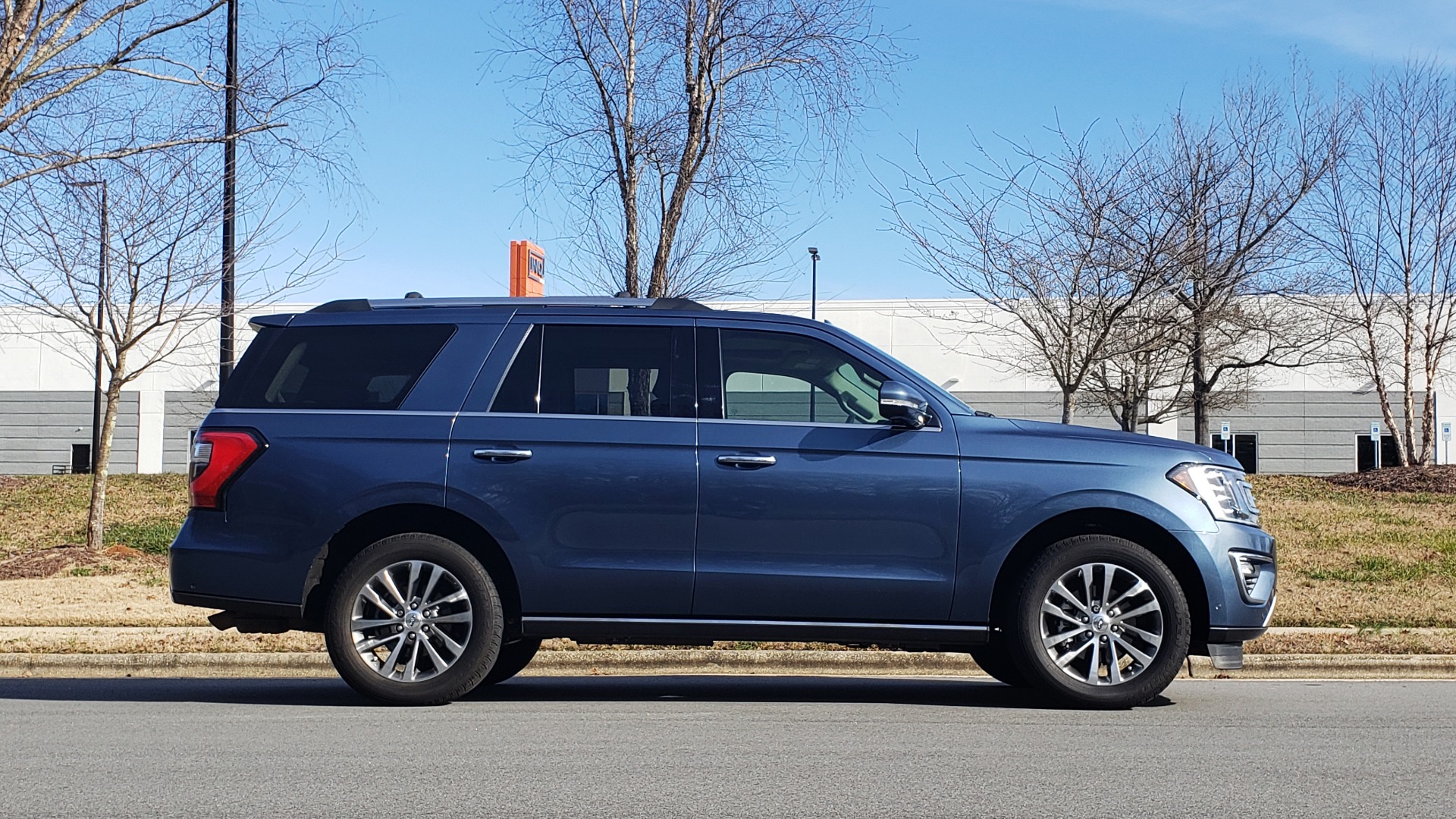 Used 2018 Ford EXPEDITION LIMITED 4X4 / NAV / PANO-ROOF / 3-ROW / DRVR ASST / REARVIEW for sale Sold at Formula Imports in Charlotte NC 28227 6