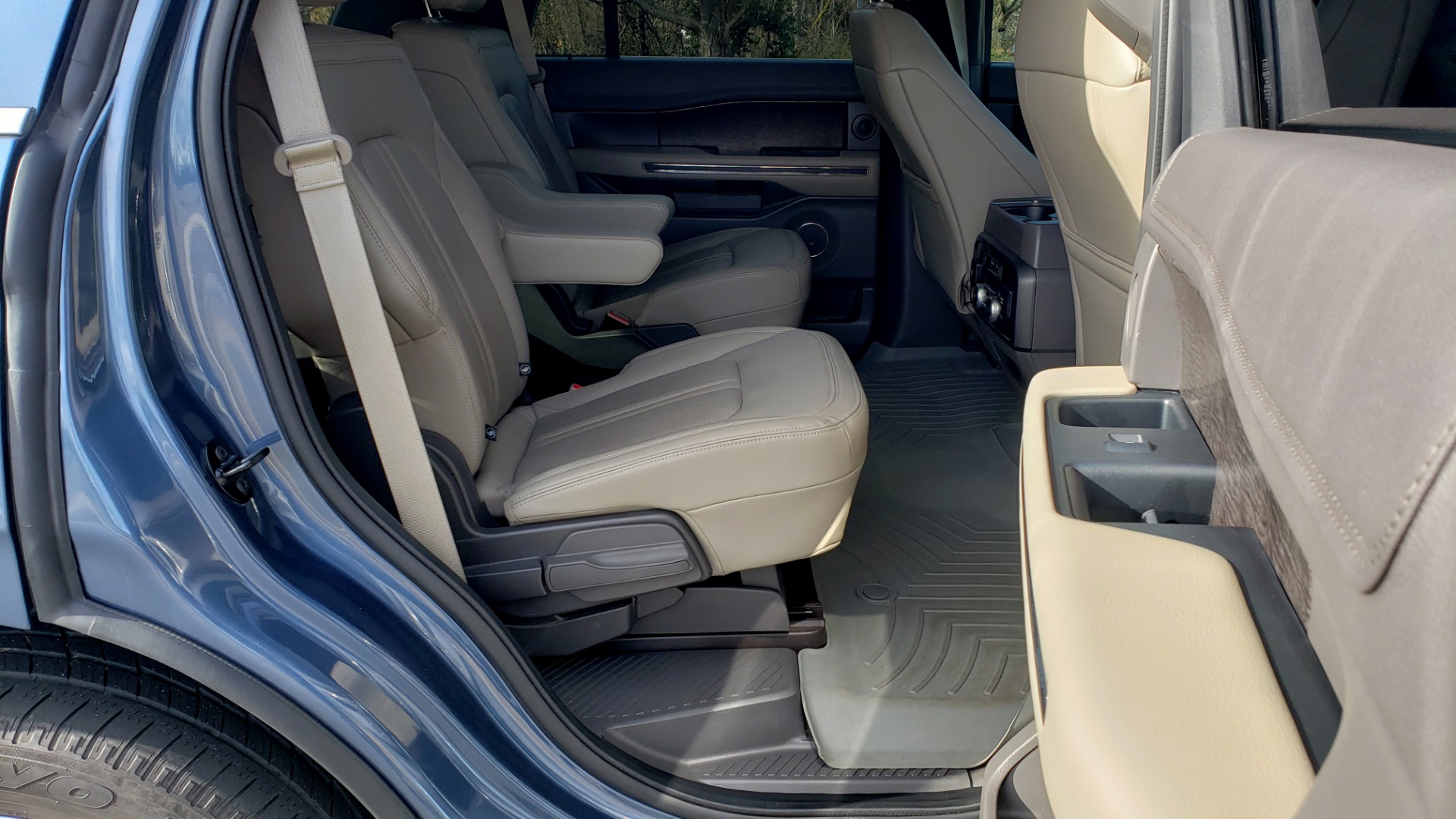 Used 2018 Ford EXPEDITION LIMITED 4X4 / NAV / PANO-ROOF / 3-ROW / DRVR ASST / REARVIEW for sale Sold at Formula Imports in Charlotte NC 28227 88