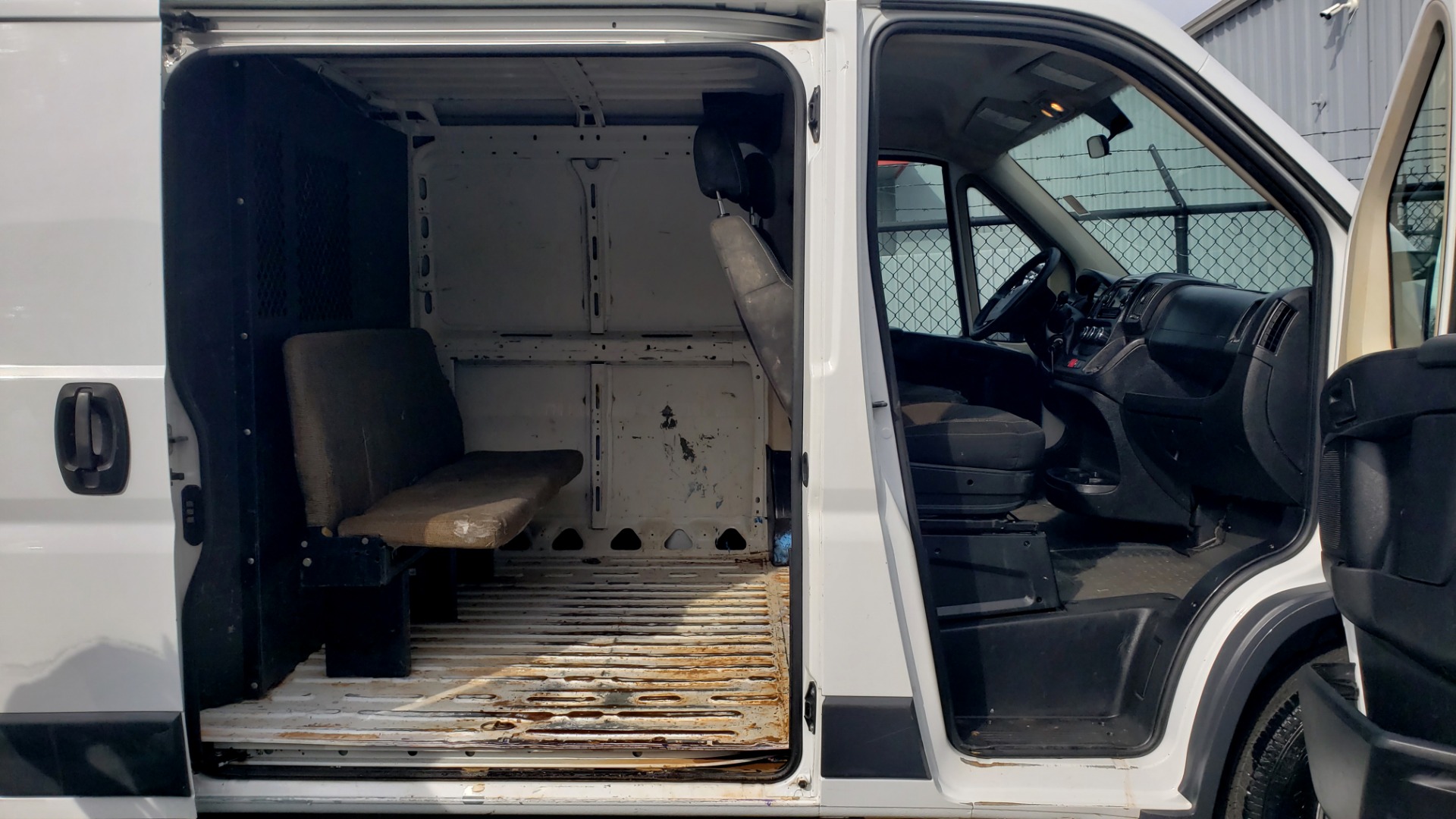 Used 2016 Ram PROMASTER CARGO VAN 136 WB / LOW ROOF / 3.6L V6 / 6-SPD AUTO / REARVIEW for sale Sold at Formula Imports in Charlotte NC 28227 7