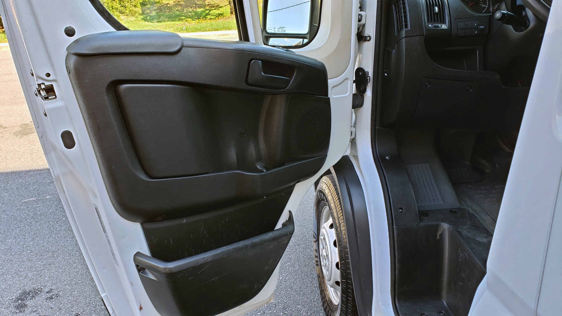 Used 2016 Ram PROMASTER CARGO VAN 136 WB / LOW ROOF / 3.6L V6 / 6-SPD AUTO / REARVIEW for sale Sold at Formula Imports in Charlotte NC 28227 28