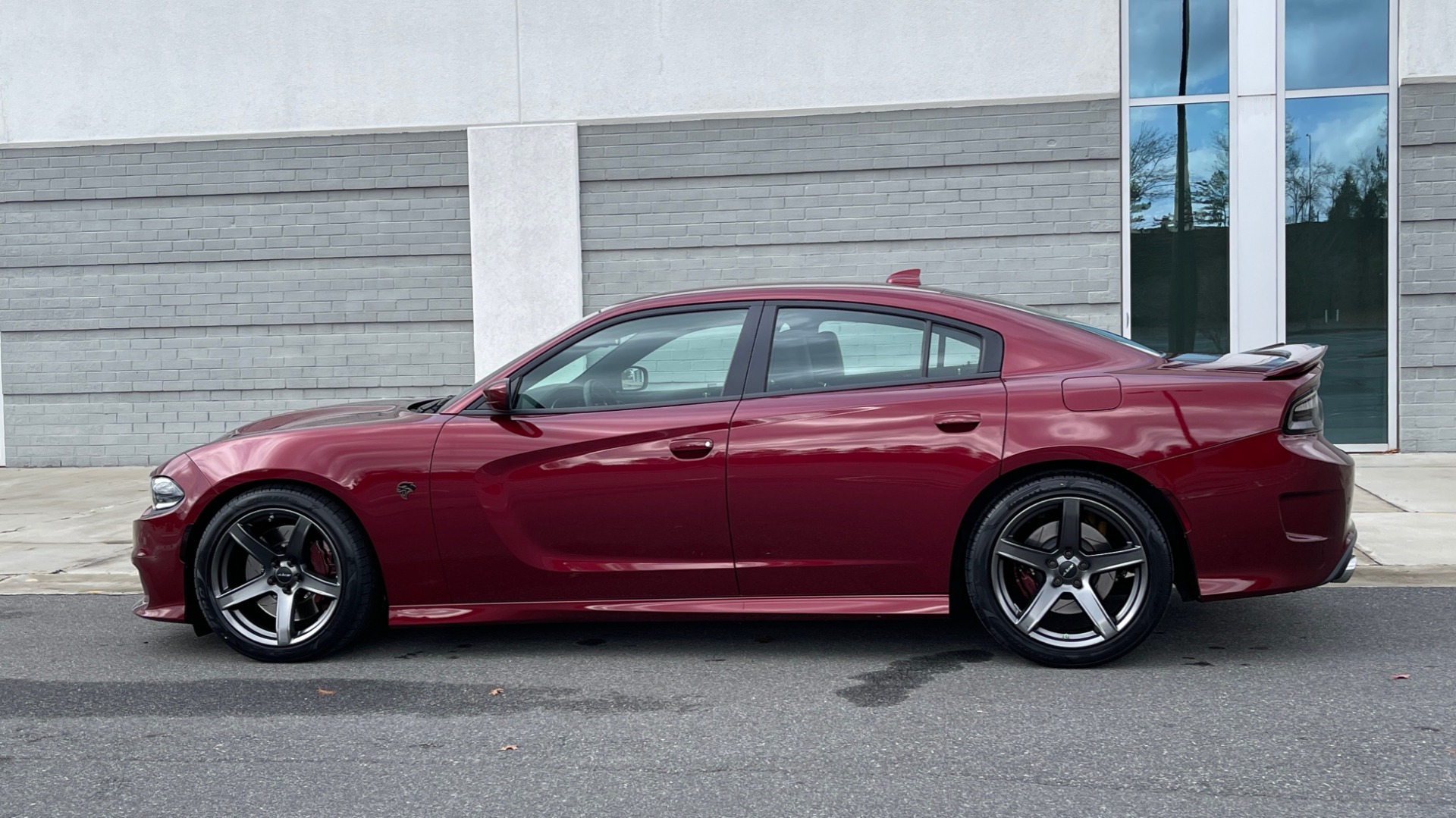 Used 2018 Dodge CHARGER SRT HELLCAT / 6.2L SC HEMI / NAV / BREMBO / PARK SENSE / BSD / REARVIEW for sale Sold at Formula Imports in Charlotte NC 28227 3