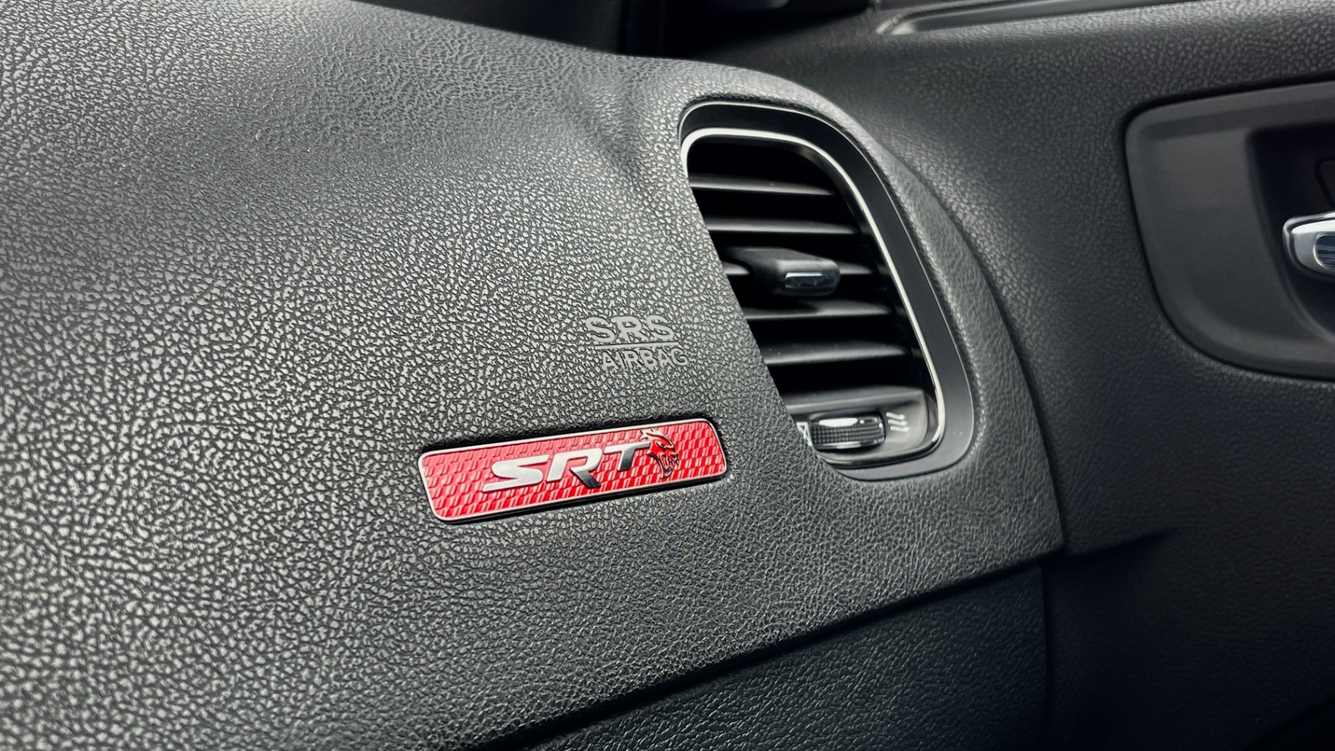 Used 2018 Dodge CHARGER SRT HELLCAT / 6.2L SC HEMI / NAV / BREMBO / PARK SENSE / BSD / REARVIEW for sale Sold at Formula Imports in Charlotte NC 28227 49