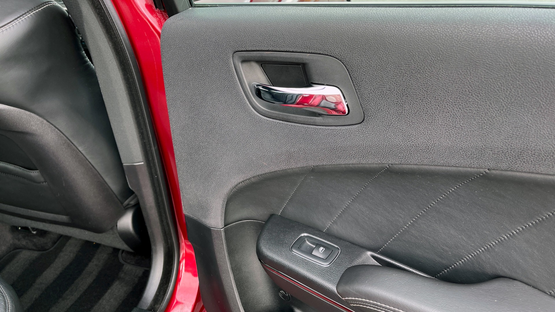 Used 2018 Dodge CHARGER SRT HELLCAT / 6.2L SC HEMI / NAV / BREMBO / PARK SENSE / BSD / REARVIEW for sale Sold at Formula Imports in Charlotte NC 28227 61