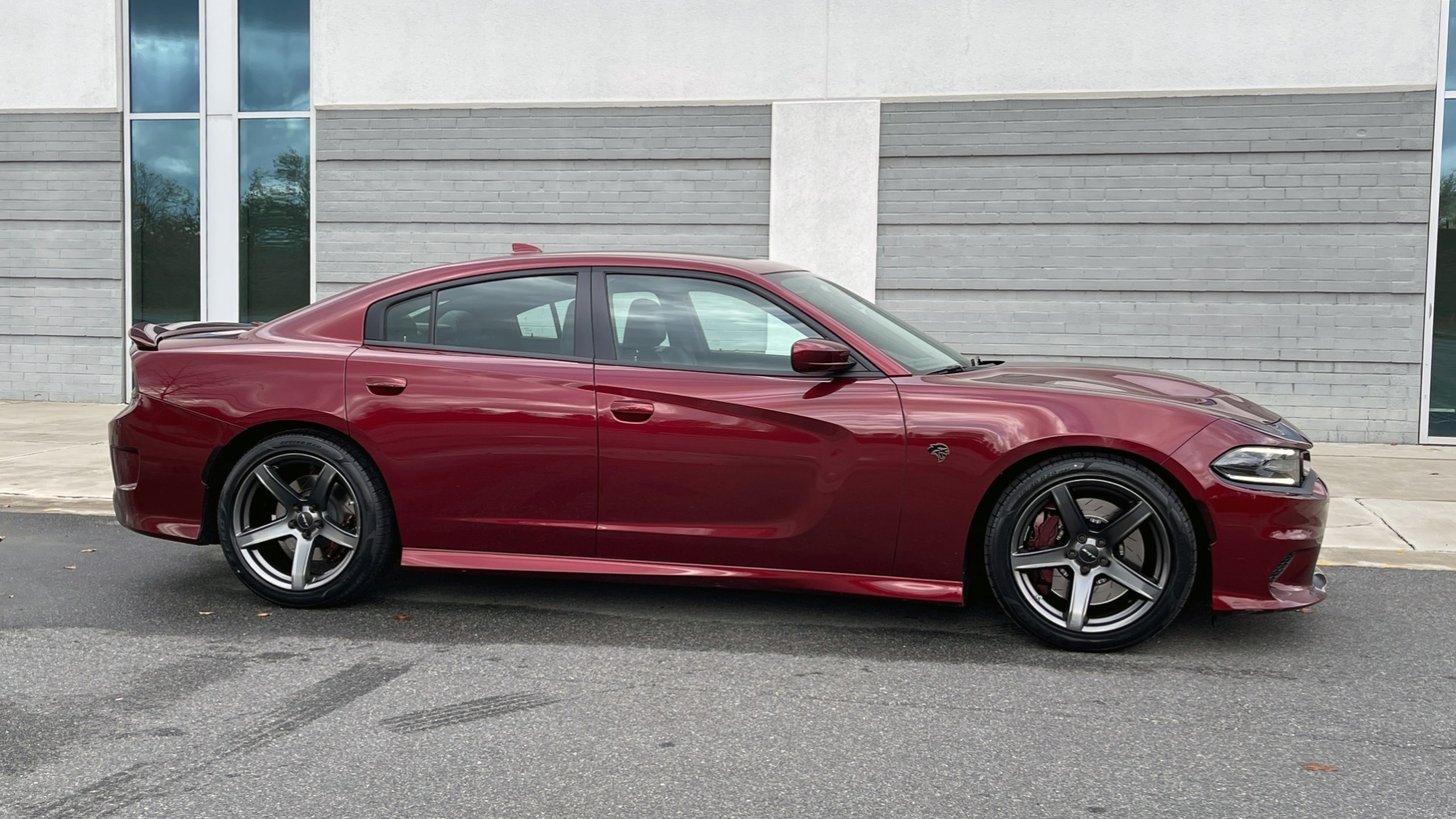 Used 2018 Dodge CHARGER SRT HELLCAT / 6.2L SC HEMI / NAV / BREMBO / PARK SENSE / BSD / REARVIEW for sale Sold at Formula Imports in Charlotte NC 28227 7