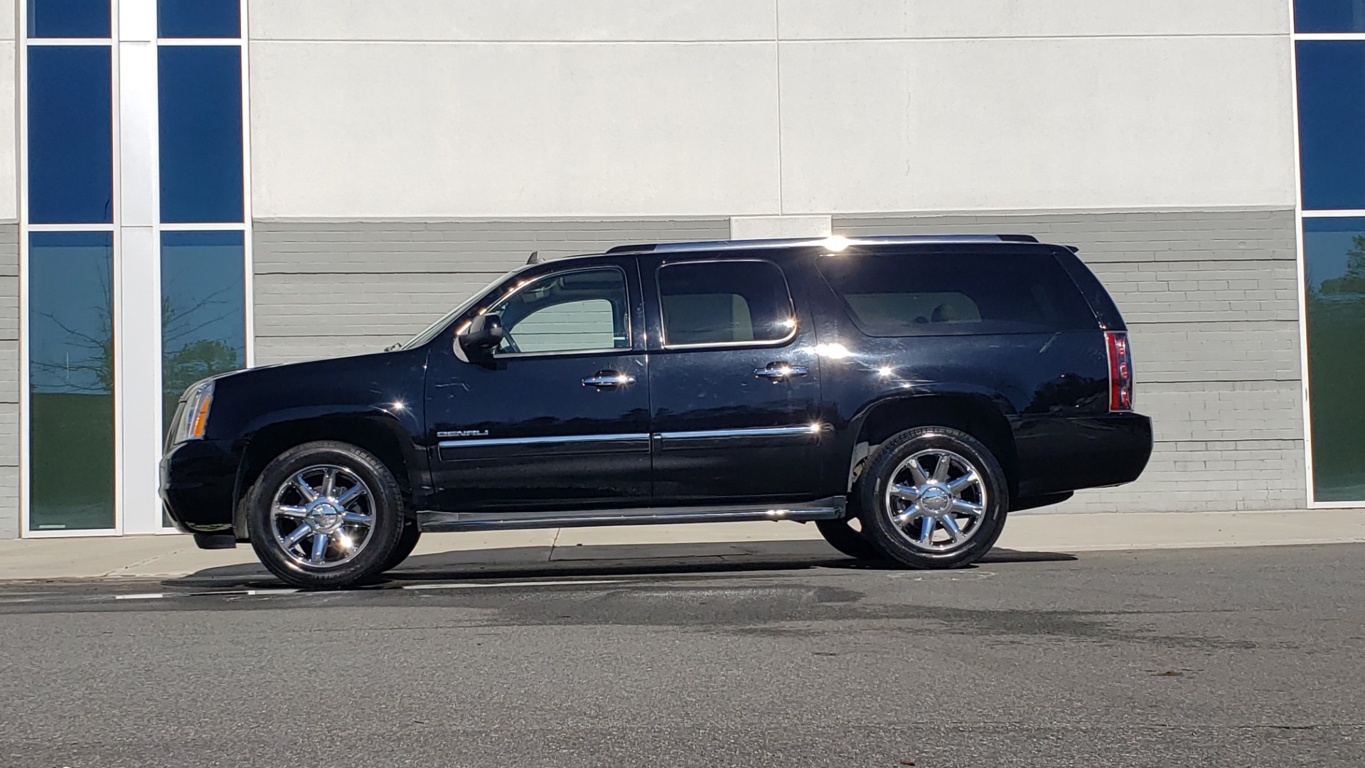 Used 2013 GMC YUKON XL DENALI / AWD / NAV / SUNROOF / 3-ROW / ENTERTAINMENT for sale Sold at Formula Imports in Charlotte NC 28227 2