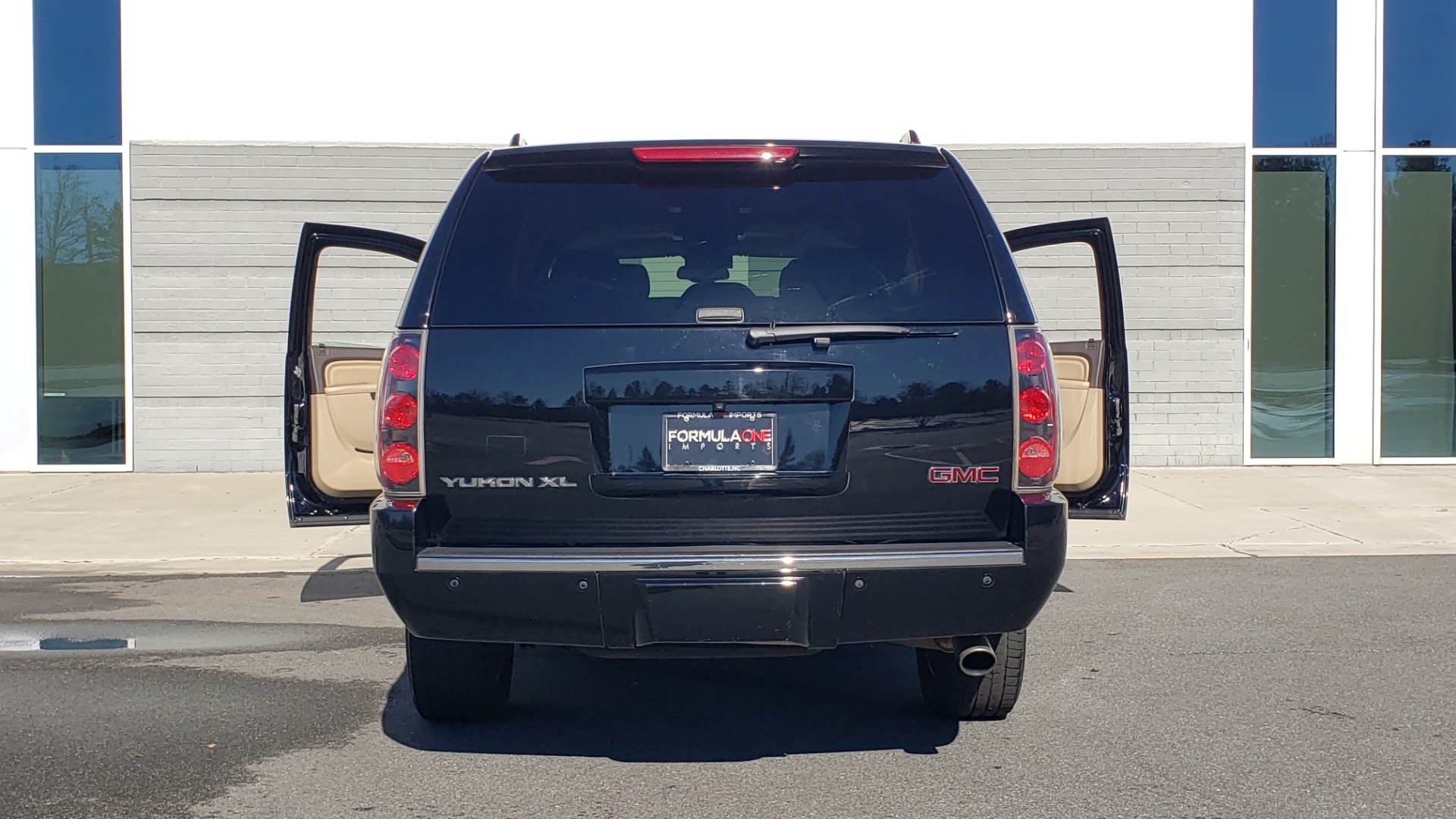 Used 2013 GMC YUKON XL DENALI / AWD / NAV / SUNROOF / 3-ROW / ENTERTAINMENT for sale Sold at Formula Imports in Charlotte NC 28227 27