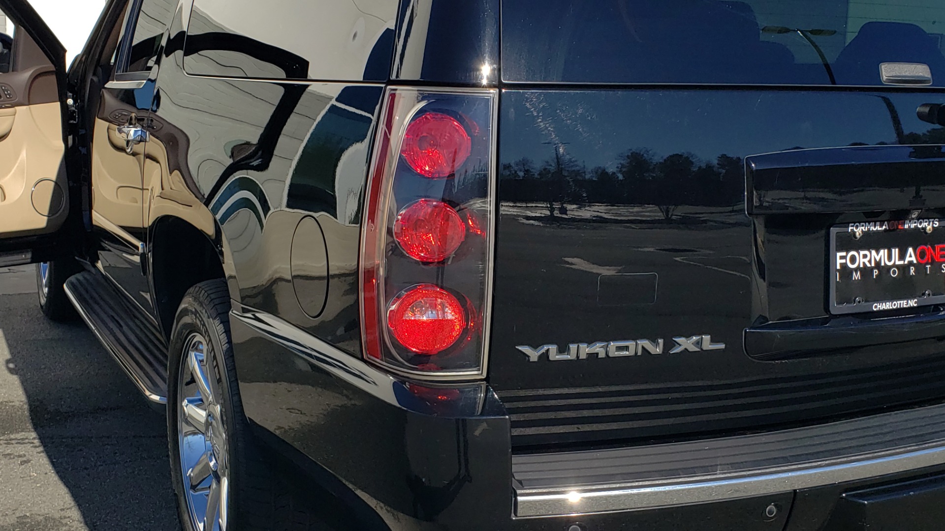 Used 2013 GMC YUKON XL DENALI / AWD / NAV / SUNROOF / 3-ROW / ENTERTAINMENT for sale Sold at Formula Imports in Charlotte NC 28227 28