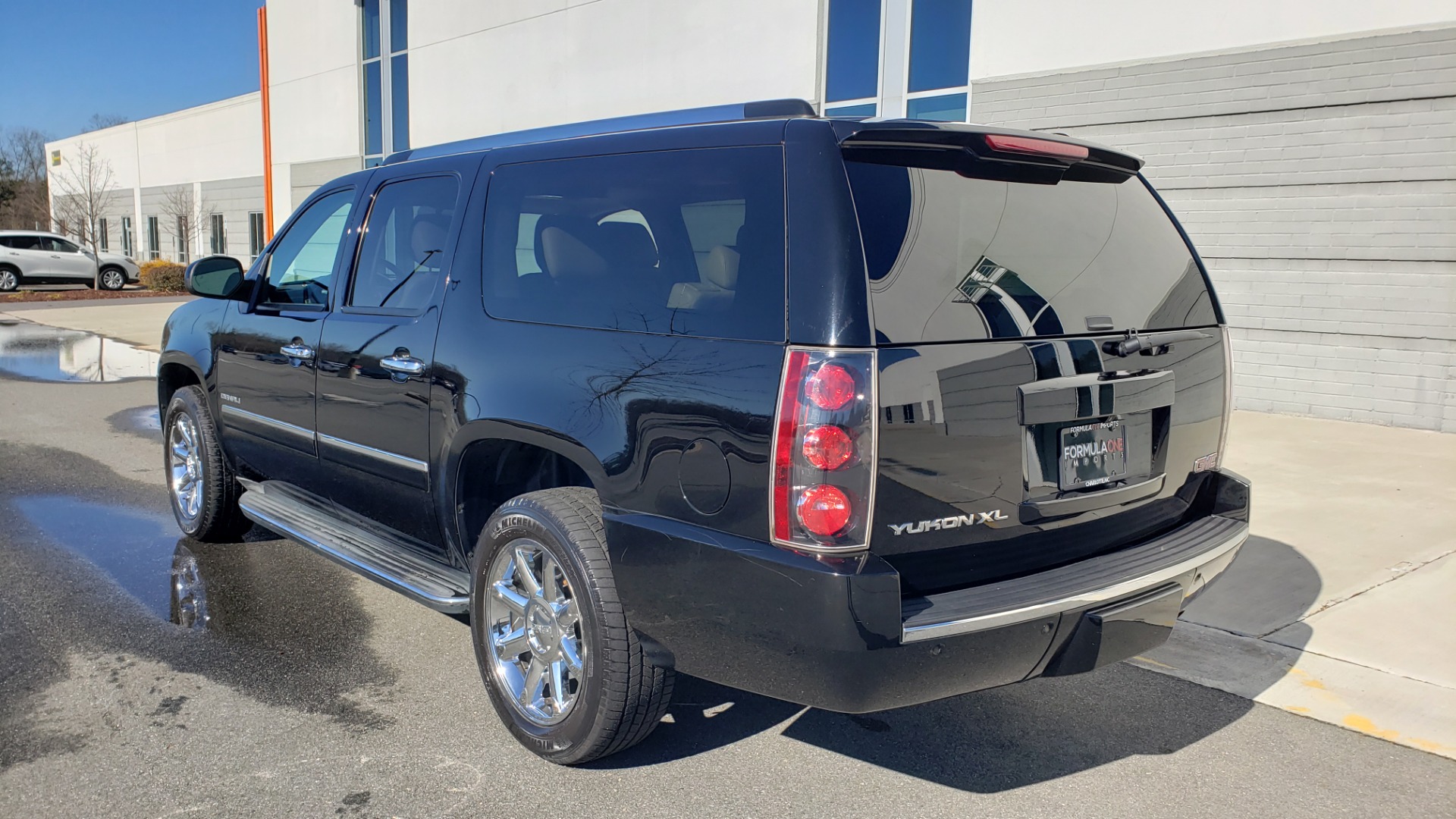 Used 2013 GMC YUKON XL DENALI / AWD / NAV / SUNROOF / 3-ROW / ENTERTAINMENT for sale Sold at Formula Imports in Charlotte NC 28227 3