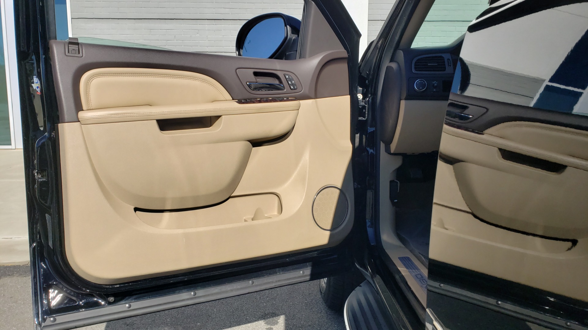 Used 2013 GMC YUKON XL DENALI / AWD / NAV / SUNROOF / 3-ROW / ENTERTAINMENT for sale Sold at Formula Imports in Charlotte NC 28227 31