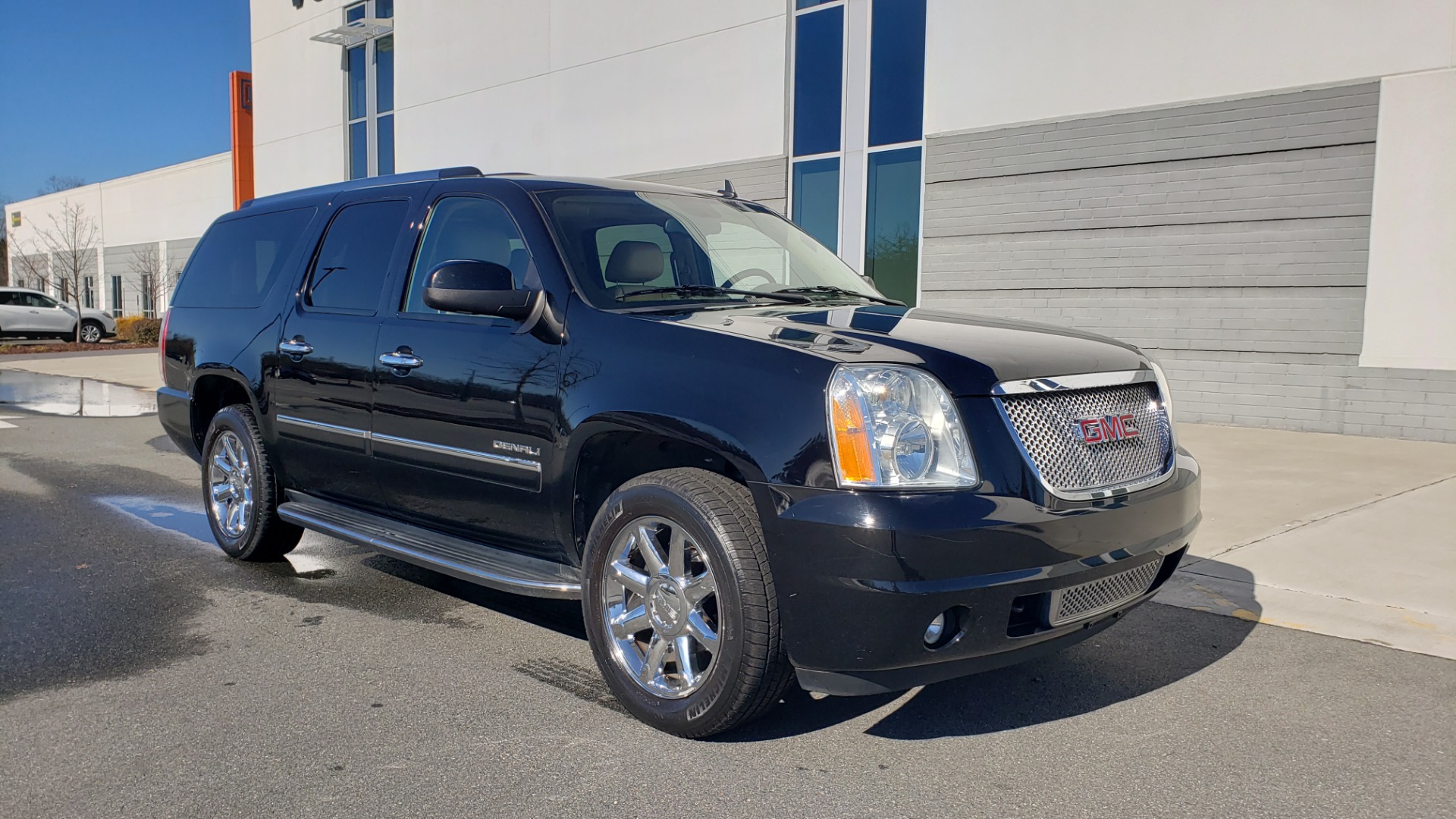 Used 2013 GMC YUKON XL DENALI / AWD / NAV / SUNROOF / 3-ROW / ENTERTAINMENT for sale Sold at Formula Imports in Charlotte NC 28227 4