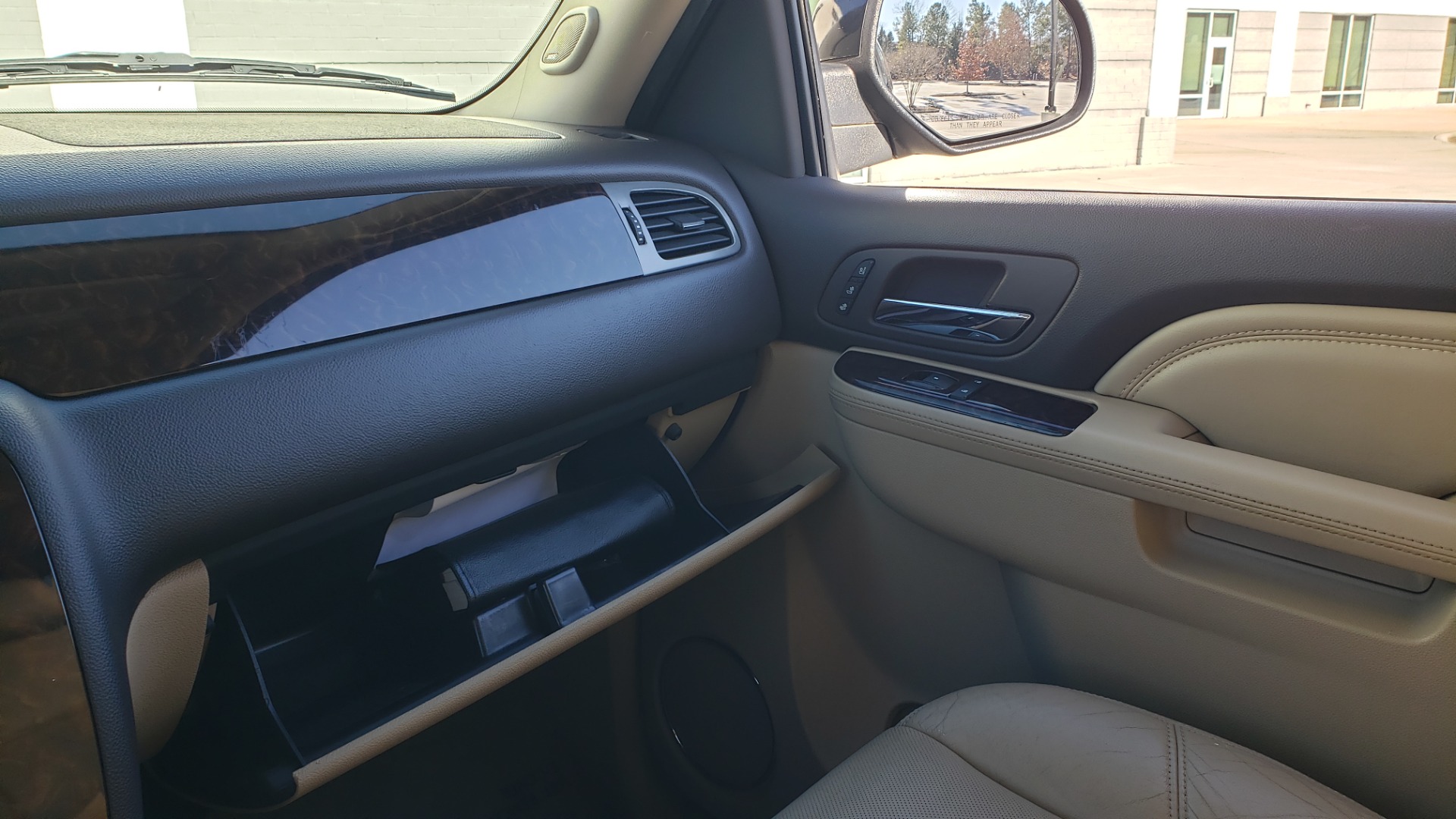 Used 2013 GMC YUKON XL DENALI / AWD / NAV / SUNROOF / 3-ROW / ENTERTAINMENT for sale Sold at Formula Imports in Charlotte NC 28227 50
