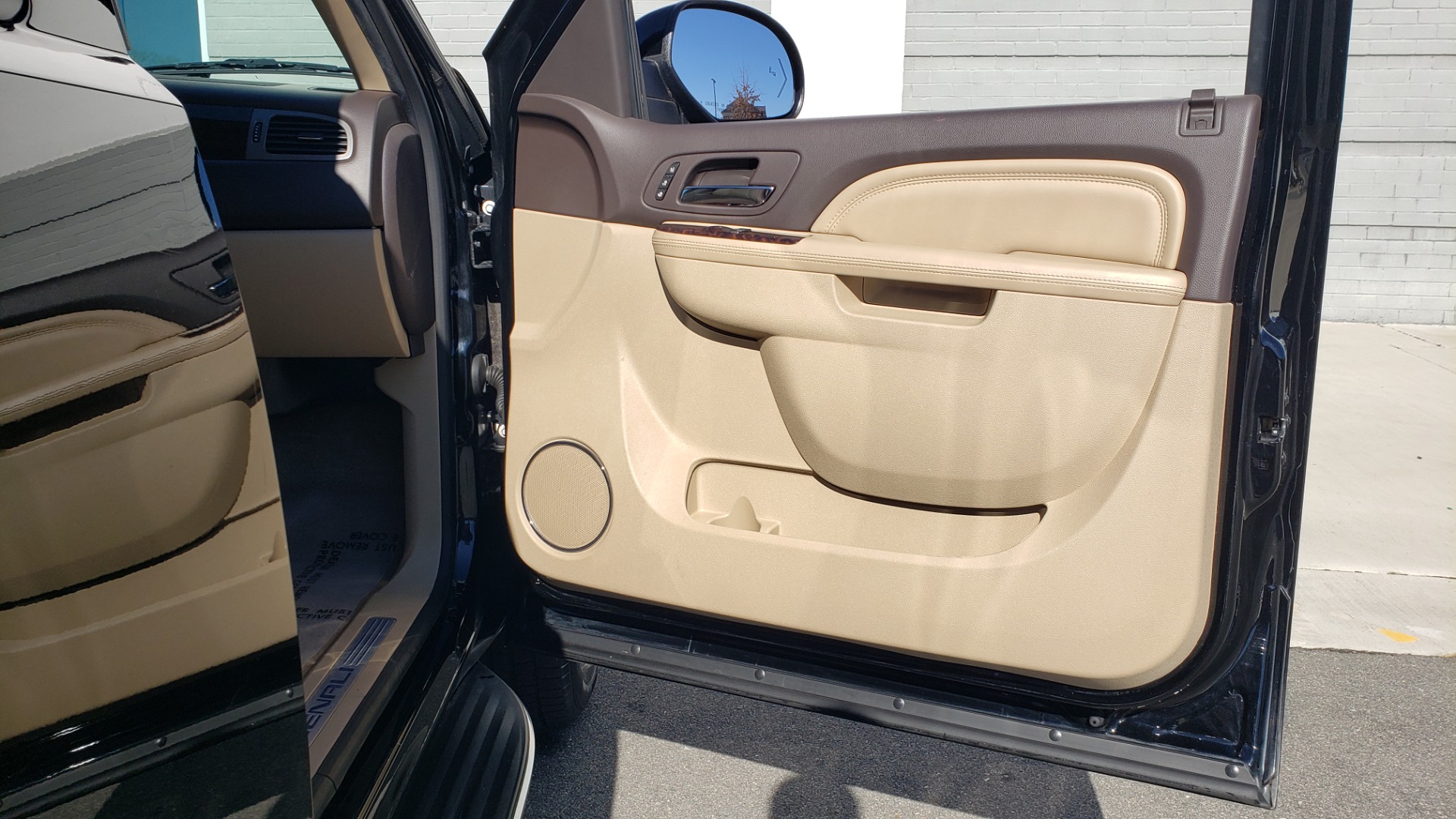 Used 2013 GMC YUKON XL DENALI / AWD / NAV / SUNROOF / 3-ROW / ENTERTAINMENT for sale Sold at Formula Imports in Charlotte NC 28227 64