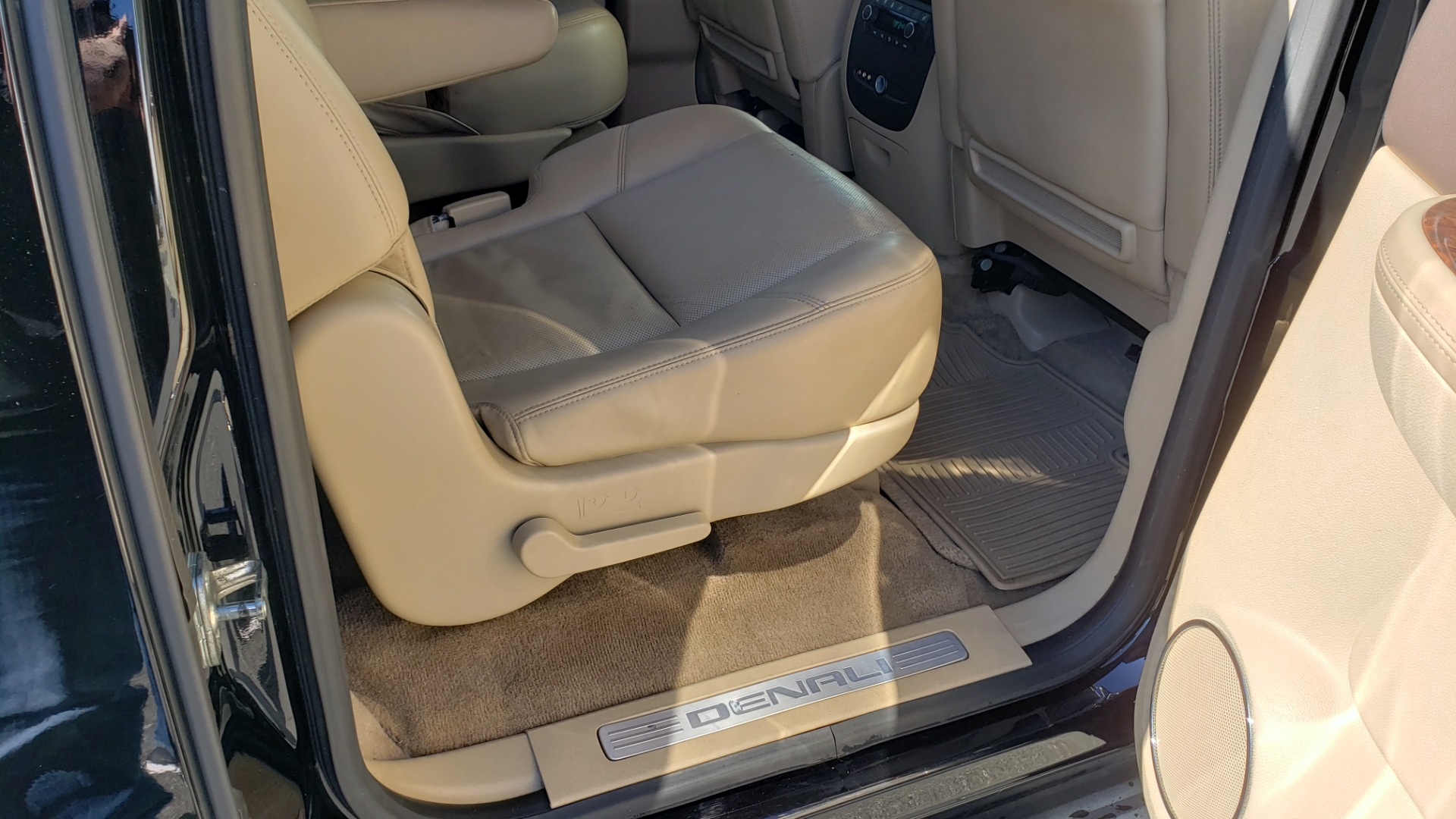 Used 2013 GMC YUKON XL DENALI / AWD / NAV / SUNROOF / 3-ROW / ENTERTAINMENT for sale Sold at Formula Imports in Charlotte NC 28227 70