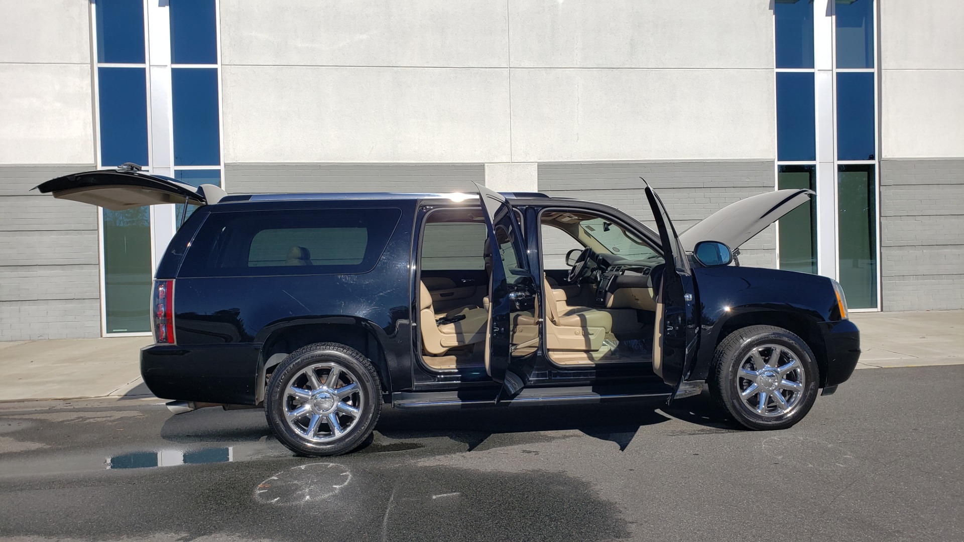 Used 2013 GMC YUKON XL DENALI / AWD / NAV / SUNROOF / 3-ROW / ENTERTAINMENT for sale Sold at Formula Imports in Charlotte NC 28227 9