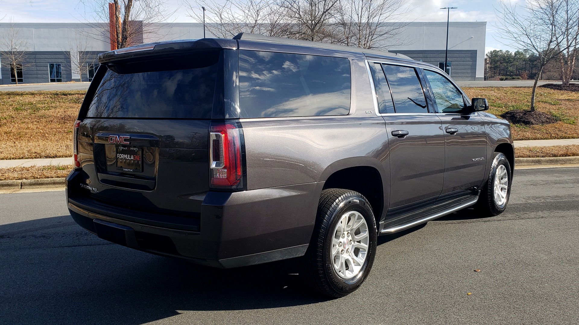 Used 2017 GMC YUKON XL SLT 4X4 / NAV / SUNROOF / BOSE / 3-ROW / REARVIEW for sale Sold at Formula Imports in Charlotte NC 28227 2