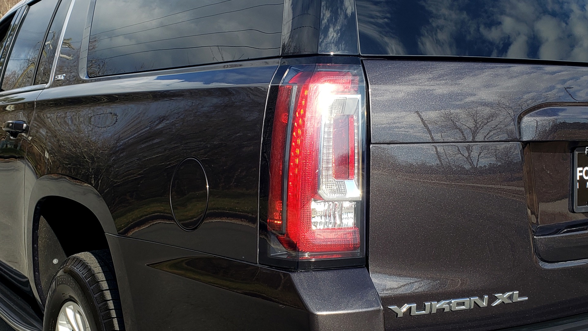 Used 2017 GMC YUKON XL SLT 4X4 / NAV / SUNROOF / BOSE / 3-ROW / REARVIEW for sale Sold at Formula Imports in Charlotte NC 28227 32