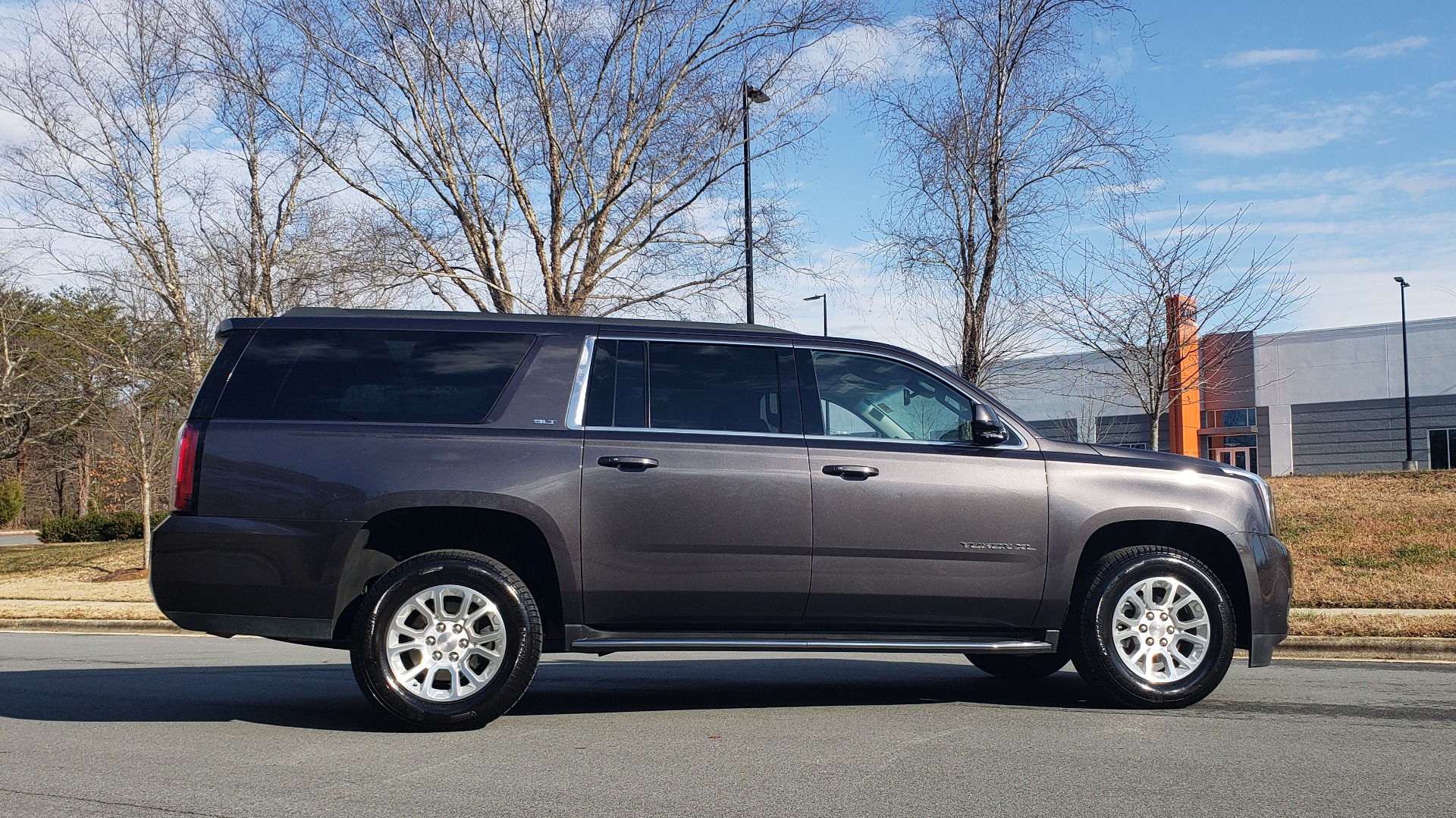 Used 2017 GMC YUKON XL SLT 4X4 / NAV / SUNROOF / BOSE / 3-ROW / REARVIEW for sale Sold at Formula Imports in Charlotte NC 28227 4
