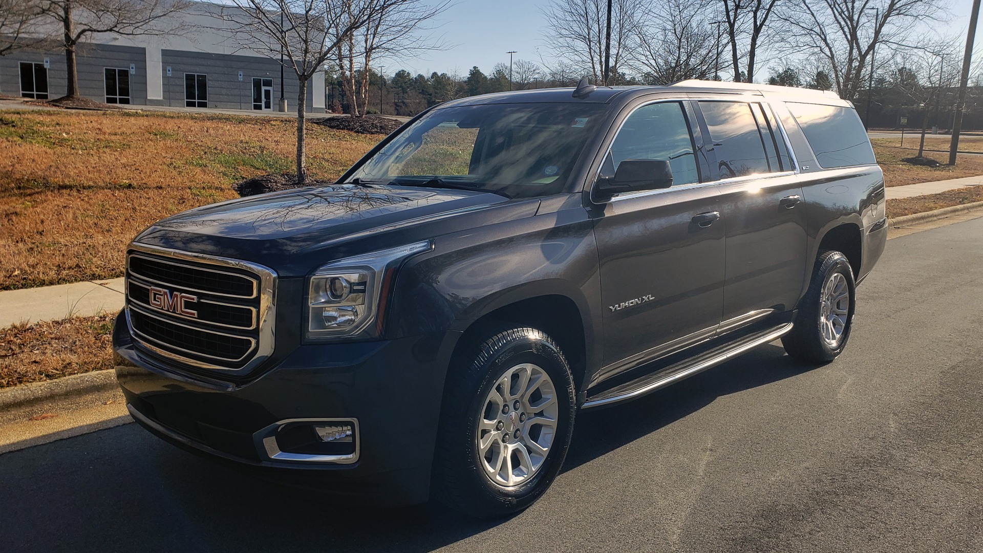 Used 2017 GMC YUKON XL SLT 4X4 / NAV / SUNROOF / BOSE / 3-ROW / REARVIEW for sale Sold at Formula Imports in Charlotte NC 28227 5