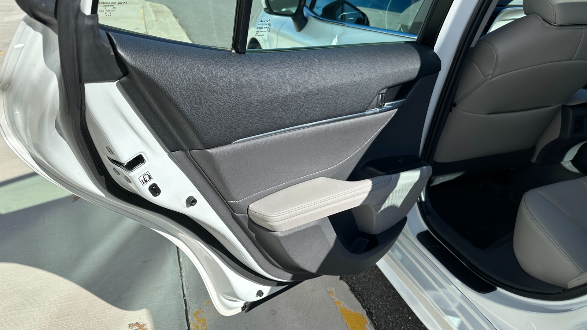 Used 2018 Toyota Camry XSE / PANORAMIC ROOF / ENTUNE / HEATED SEATS / BACKUP CAMERA for sale Sold at Formula Imports in Charlotte NC 28227 19