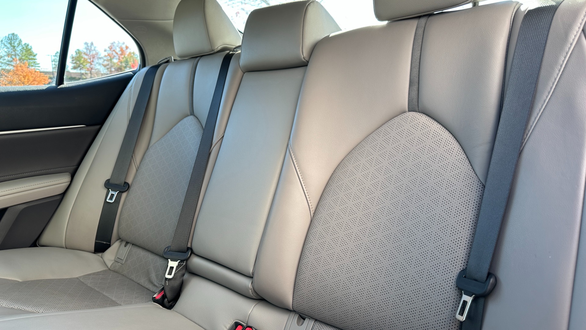 Used 2018 Toyota Camry XSE / PANORAMIC ROOF / ENTUNE / HEATED SEATS / BACKUP CAMERA for sale Sold at Formula Imports in Charlotte NC 28227 22