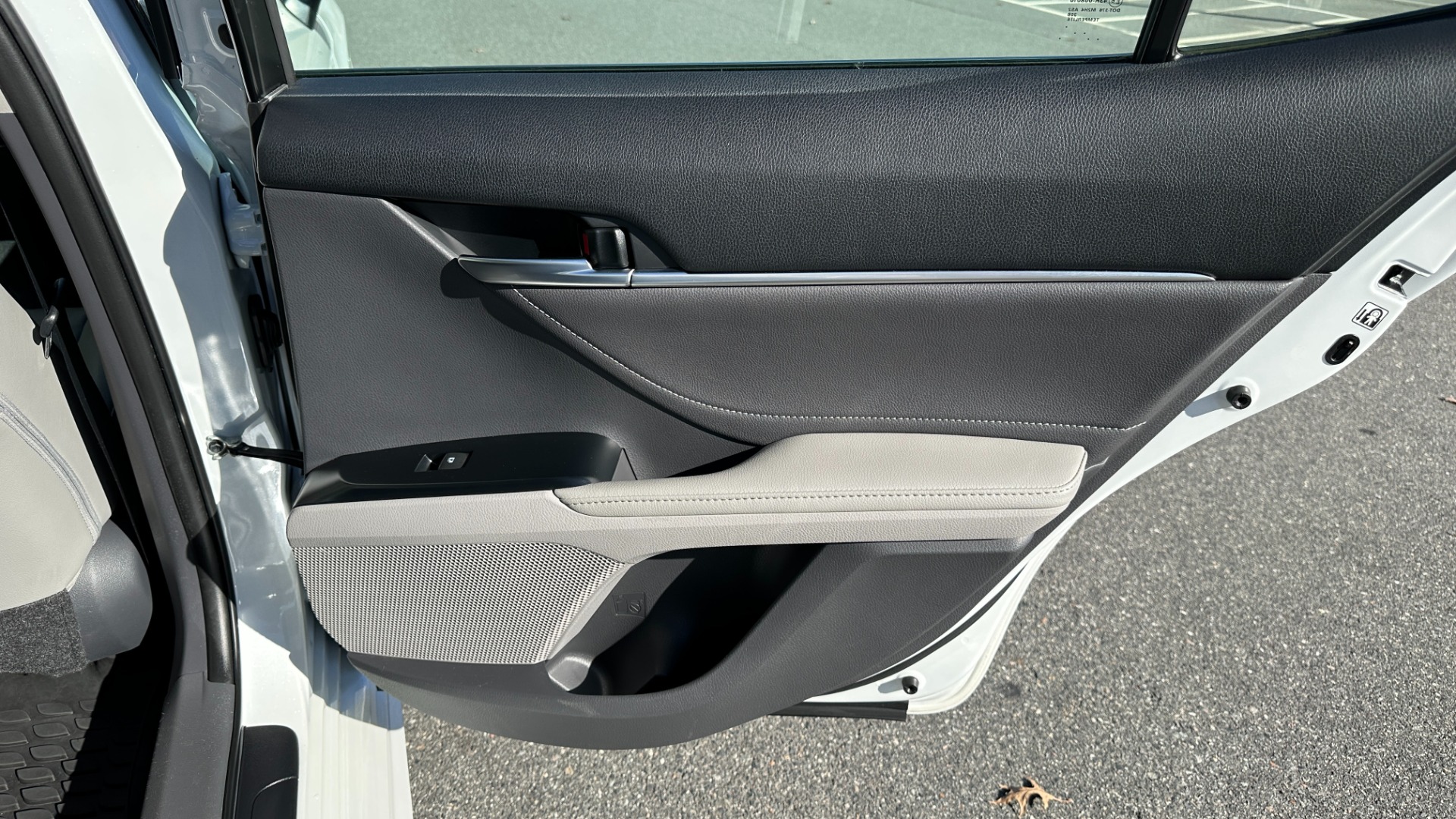 Used 2018 Toyota Camry XSE / PANORAMIC ROOF / ENTUNE / HEATED SEATS / BACKUP CAMERA for sale Sold at Formula Imports in Charlotte NC 28227 23