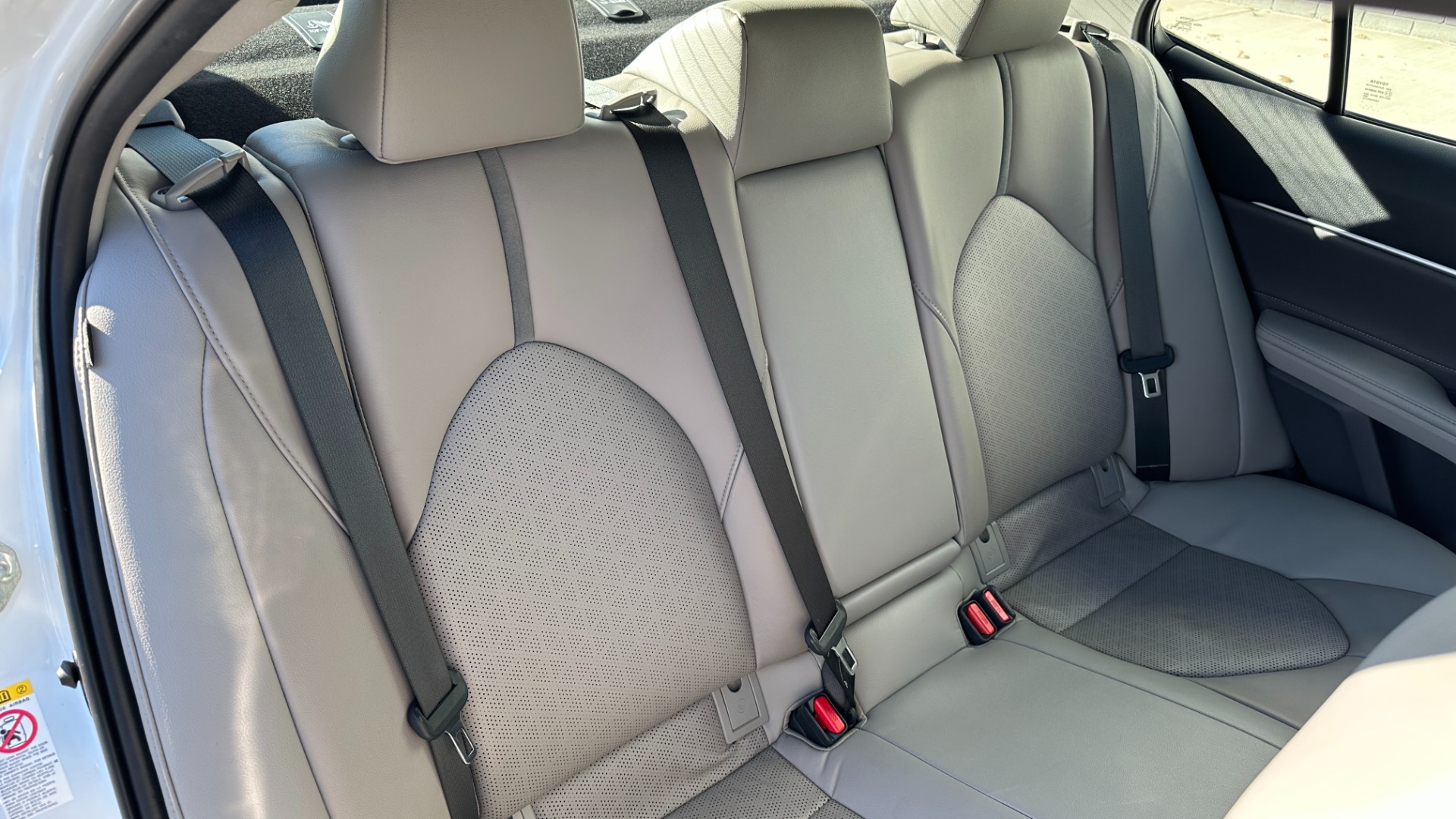 Used 2018 Toyota Camry XSE / PANORAMIC ROOF / ENTUNE / HEATED SEATS / BACKUP CAMERA for sale Sold at Formula Imports in Charlotte NC 28227 25