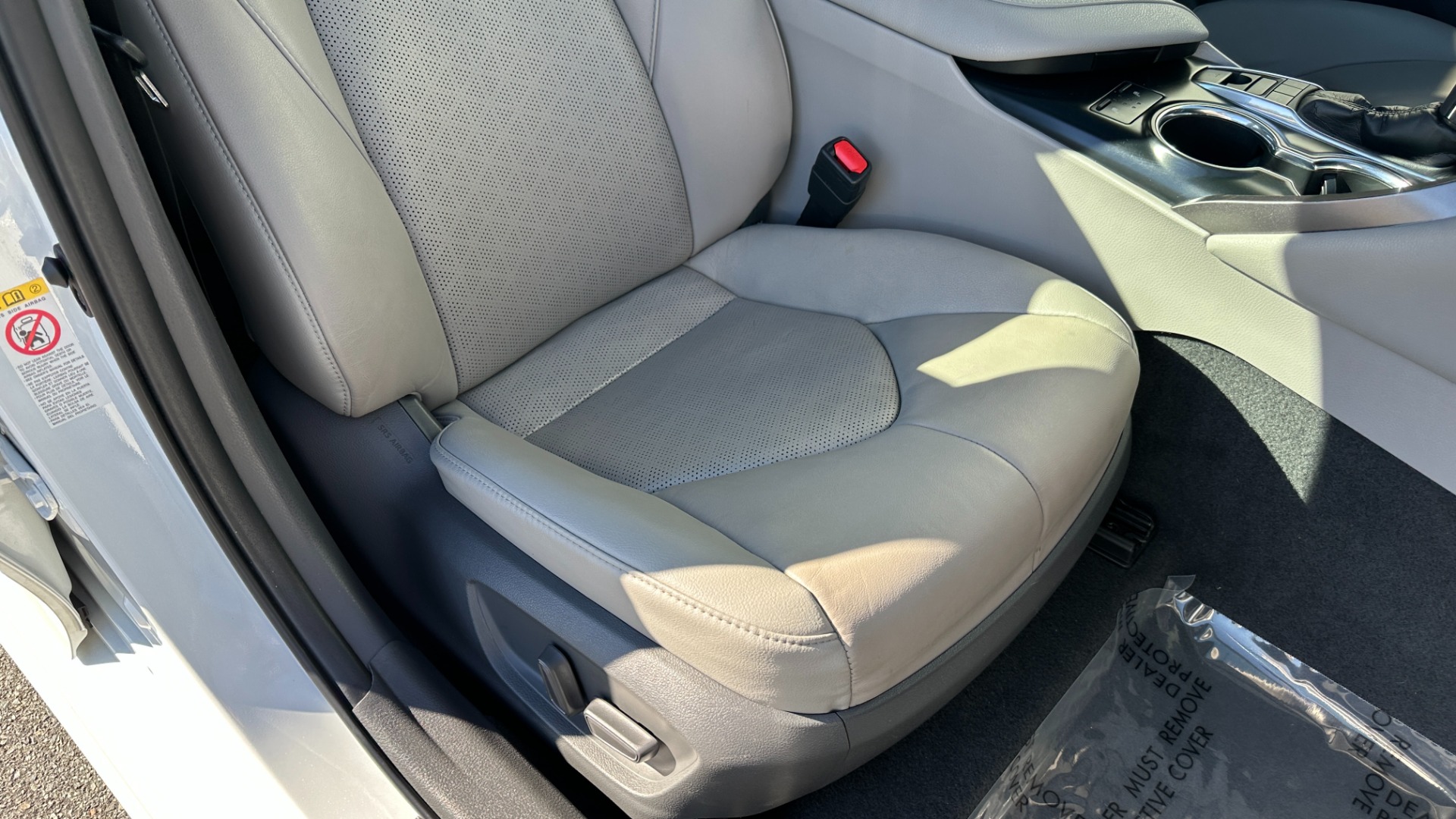 Used 2018 Toyota Camry XSE / PANORAMIC ROOF / ENTUNE / HEATED SEATS / BACKUP CAMERA for sale Sold at Formula Imports in Charlotte NC 28227 29