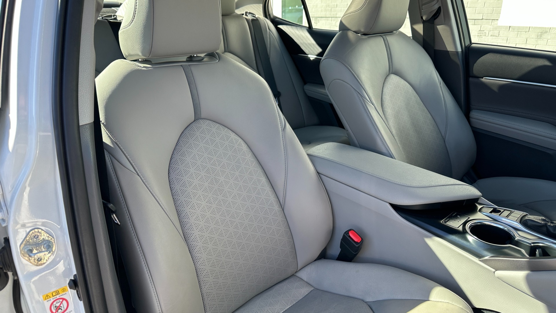 Used 2018 Toyota Camry XSE / PANORAMIC ROOF / ENTUNE / HEATED SEATS / BACKUP CAMERA for sale Sold at Formula Imports in Charlotte NC 28227 30