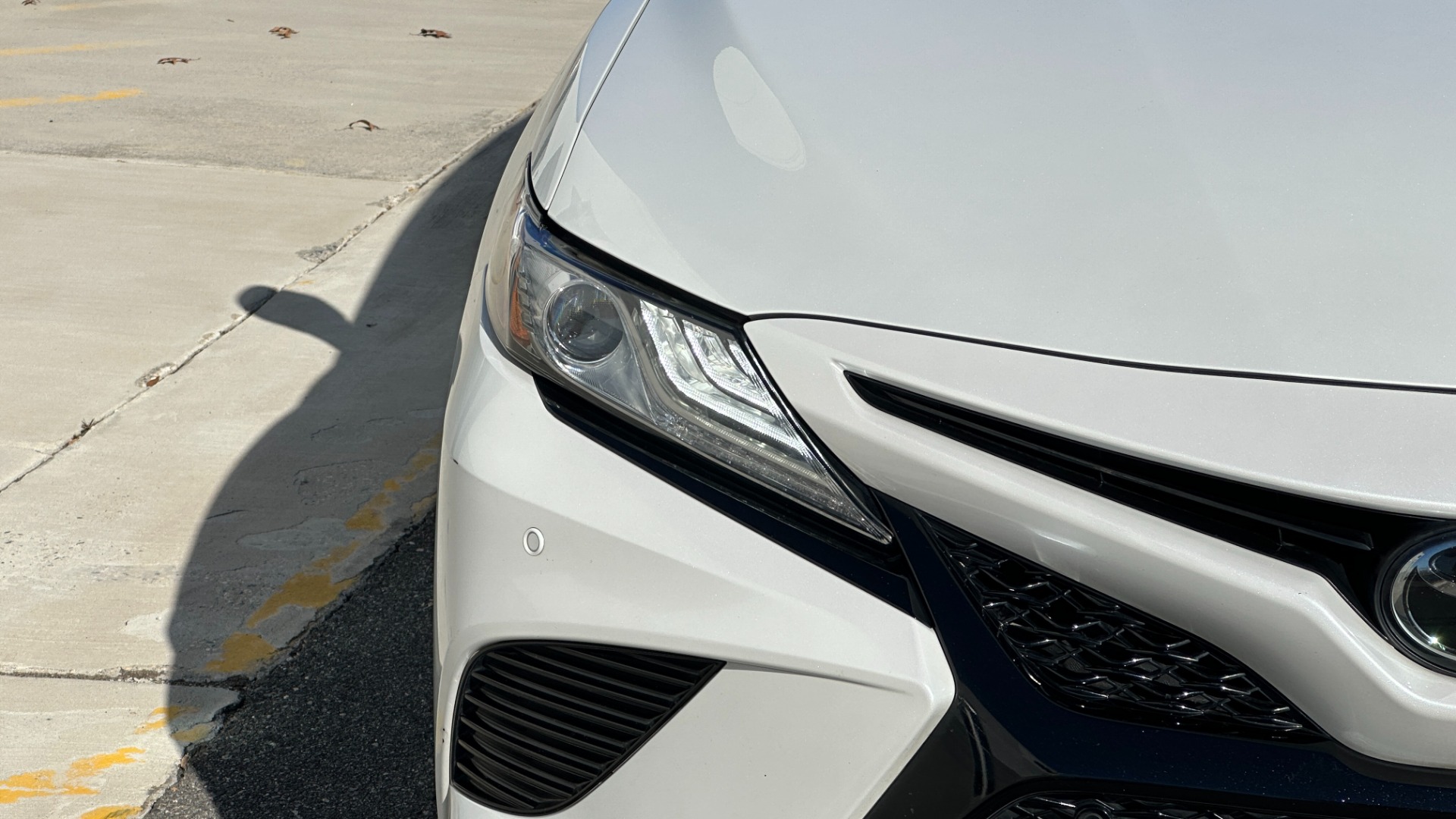 Used 2018 Toyota Camry XSE / PANORAMIC ROOF / ENTUNE / HEATED SEATS / BACKUP CAMERA for sale Sold at Formula Imports in Charlotte NC 28227 32