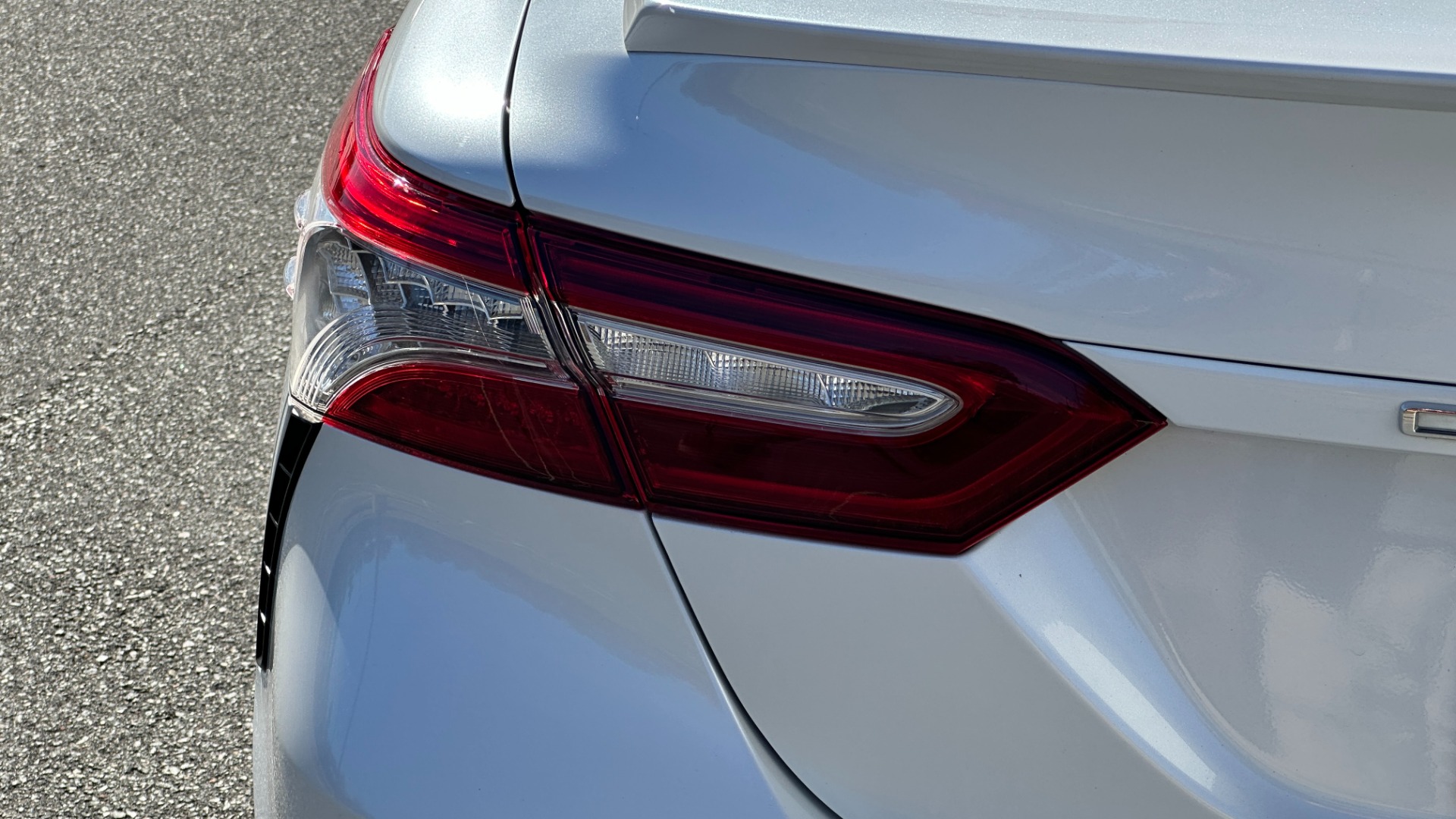 Used 2018 Toyota Camry XSE / PANORAMIC ROOF / ENTUNE / HEATED SEATS / BACKUP CAMERA for sale Sold at Formula Imports in Charlotte NC 28227 34