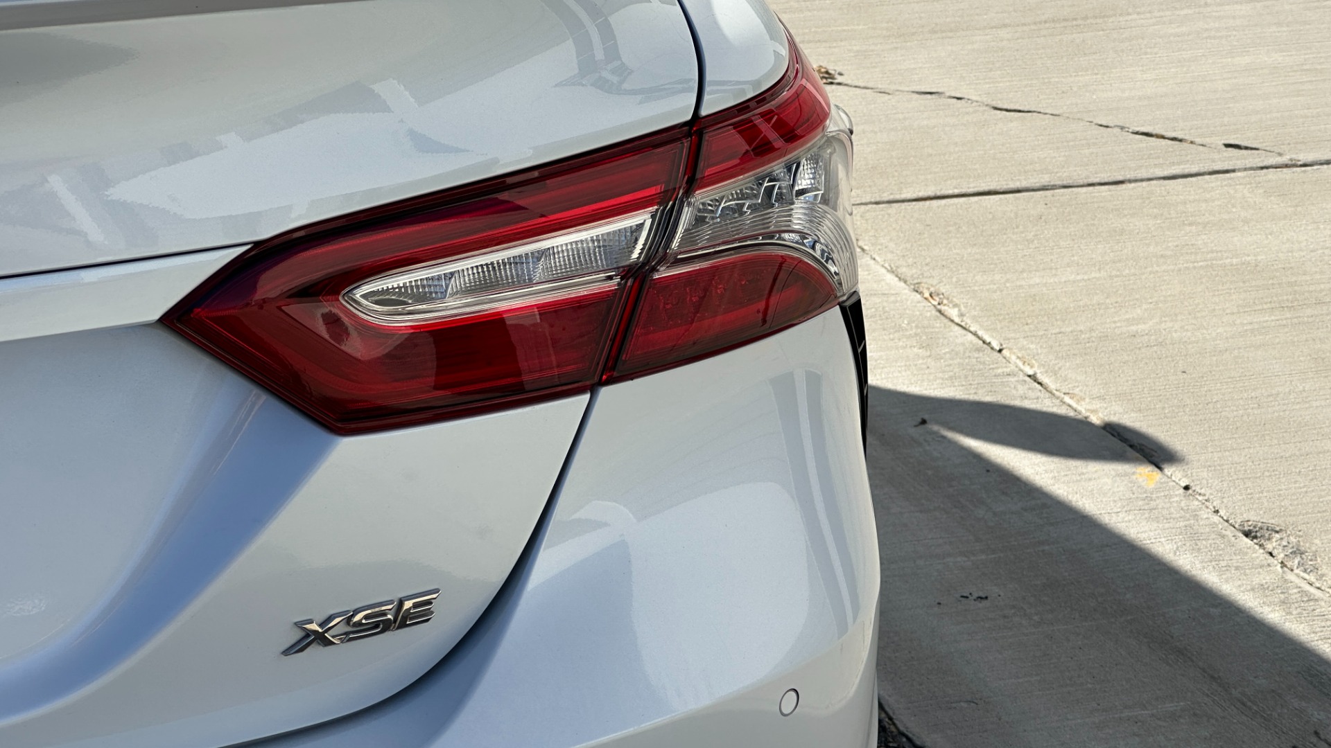 Used 2018 Toyota Camry XSE / PANORAMIC ROOF / ENTUNE / HEATED SEATS / BACKUP CAMERA for sale Sold at Formula Imports in Charlotte NC 28227 35