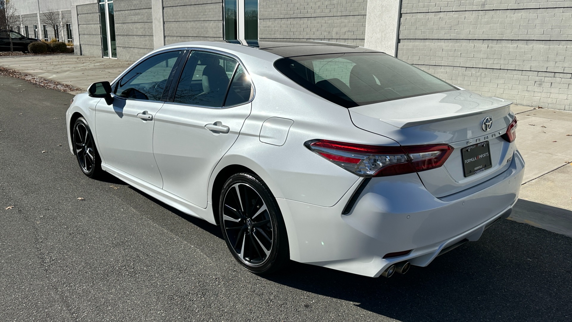 Used 2018 Toyota Camry XSE / PANORAMIC ROOF / ENTUNE / HEATED SEATS / BACKUP CAMERA for sale $23,999 at Formula Imports in Charlotte NC 28227 4