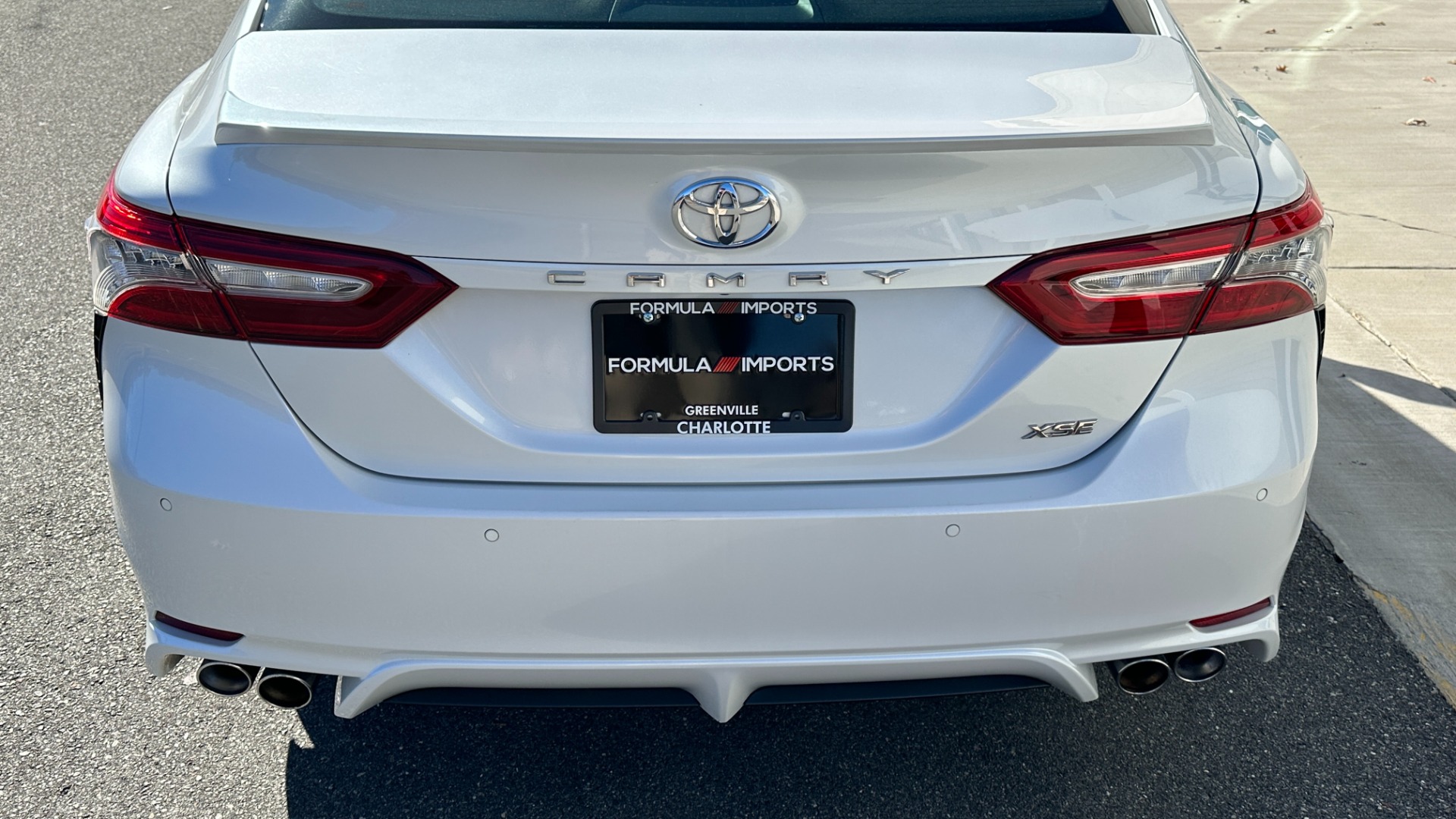 Used 2018 Toyota Camry XSE / PANORAMIC ROOF / ENTUNE / HEATED SEATS / BACKUP CAMERA for sale Sold at Formula Imports in Charlotte NC 28227 7