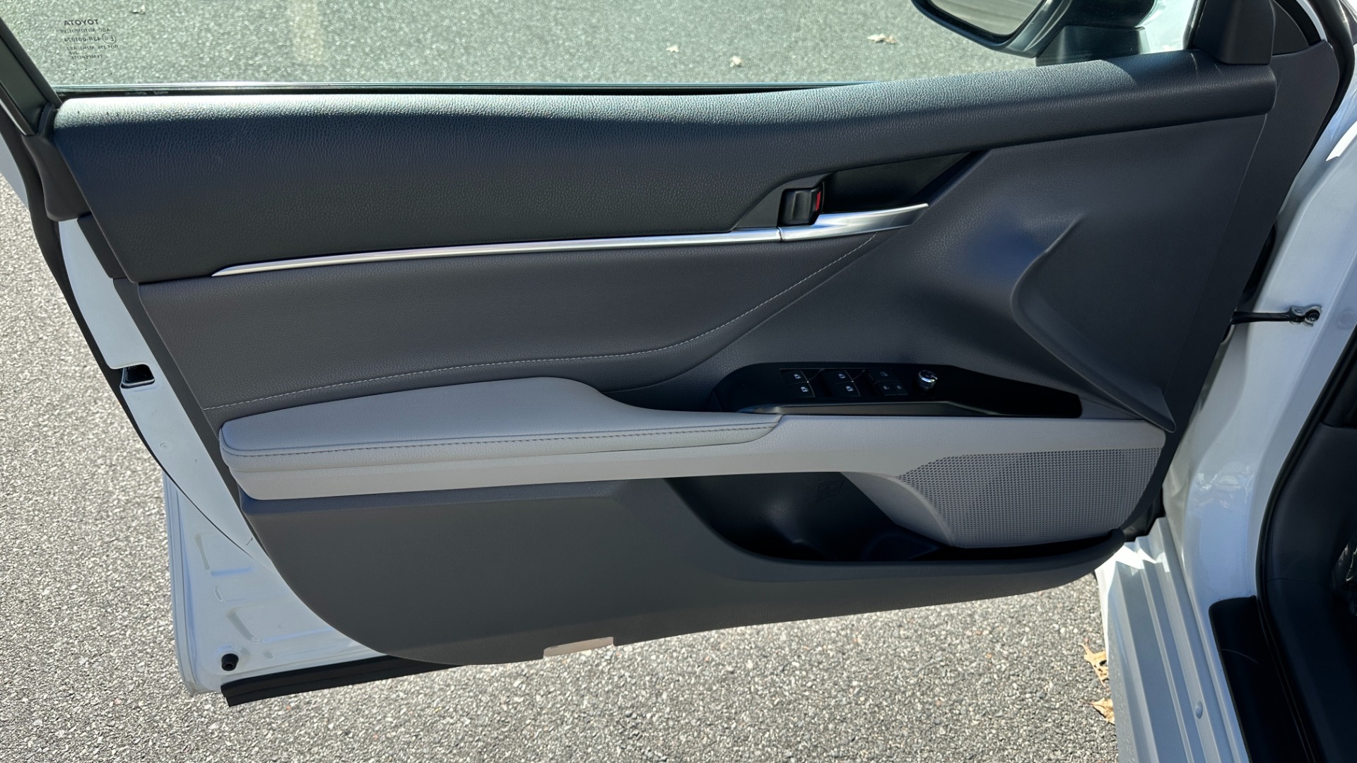 Used 2018 Toyota Camry XSE / PANORAMIC ROOF / ENTUNE / HEATED SEATS / BACKUP CAMERA for sale Sold at Formula Imports in Charlotte NC 28227 8