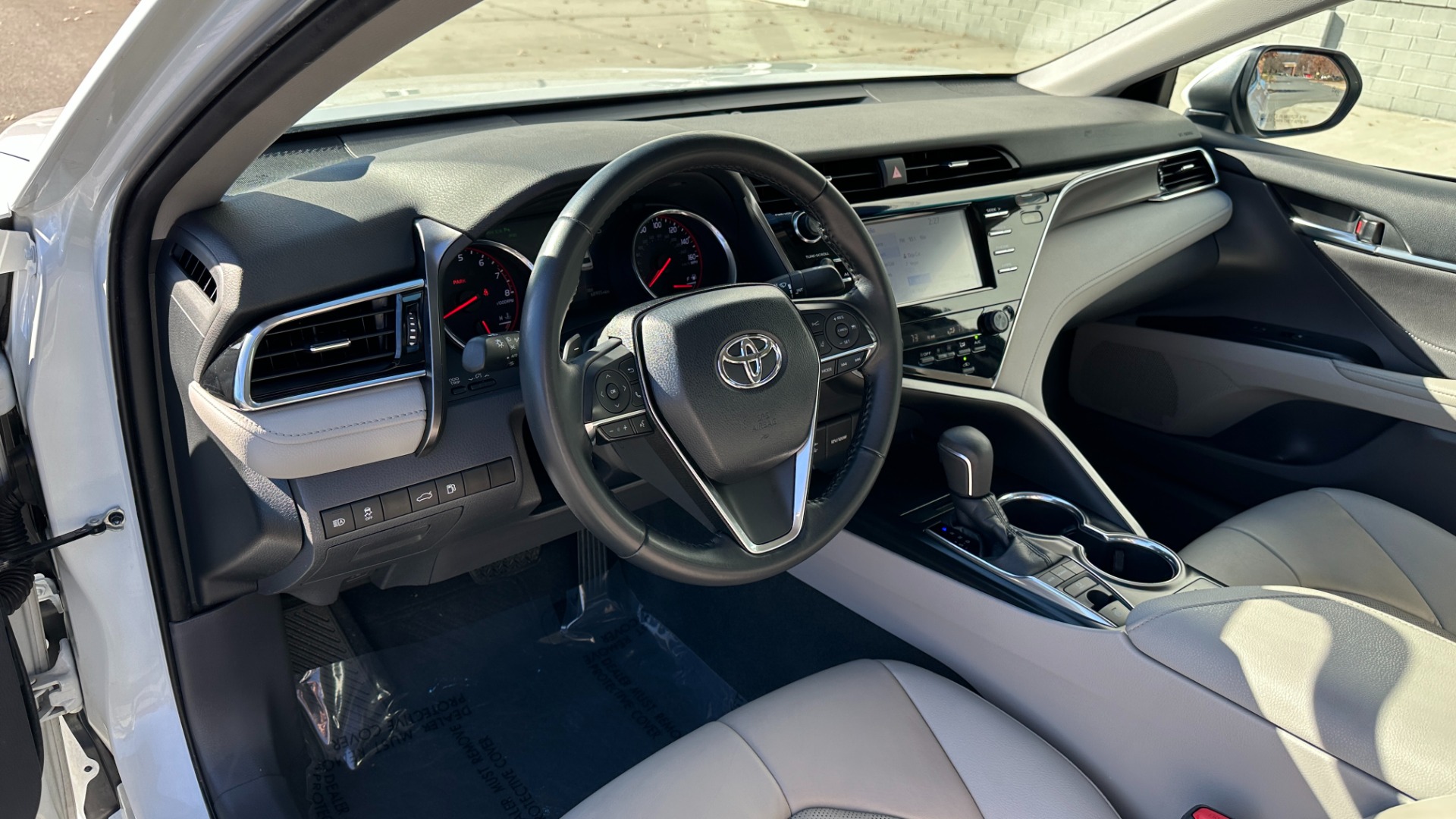 Used 2018 Toyota Camry XSE / PANORAMIC ROOF / ENTUNE / HEATED SEATS / BACKUP CAMERA for sale Sold at Formula Imports in Charlotte NC 28227 9