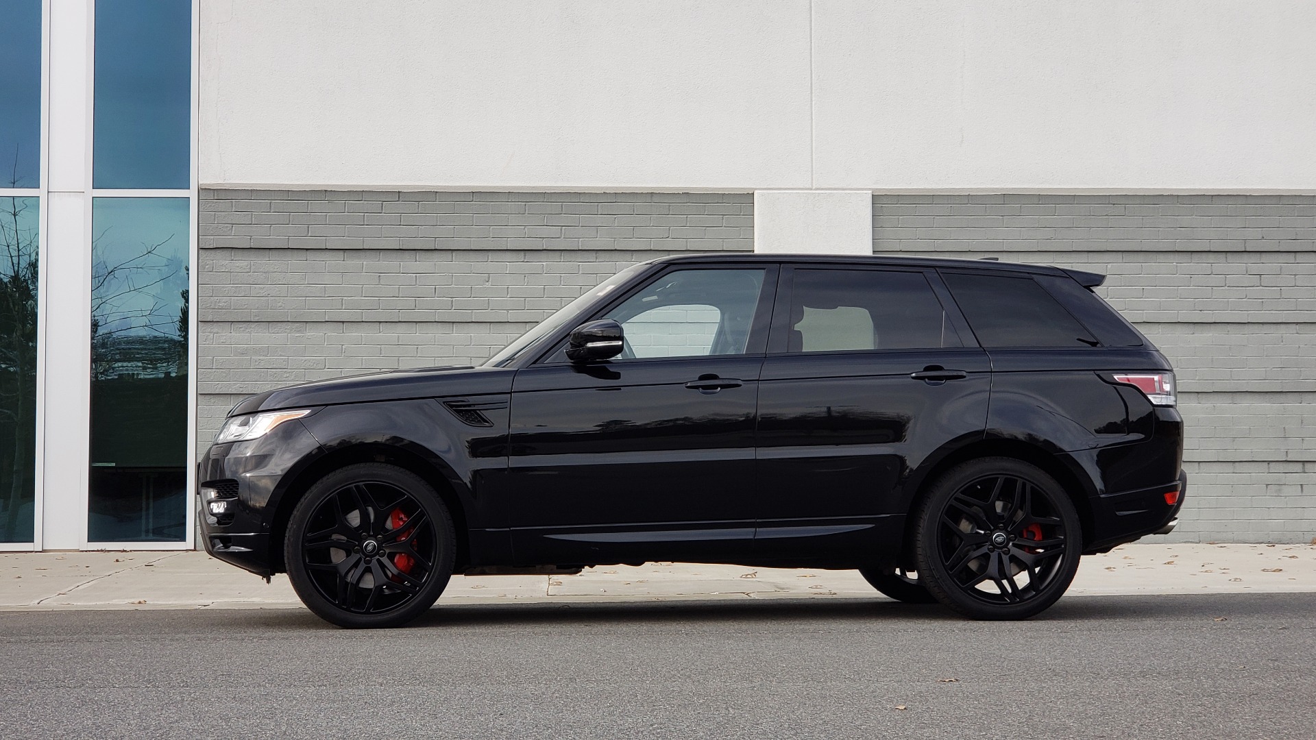 Used 2017 Land Rover RANGE ROVER SPORT HSE DYNAMIC / SC V6 / NAV / MERIDIAN / PANO-ROOF / REARVIEW for sale Sold at Formula Imports in Charlotte NC 28227 3